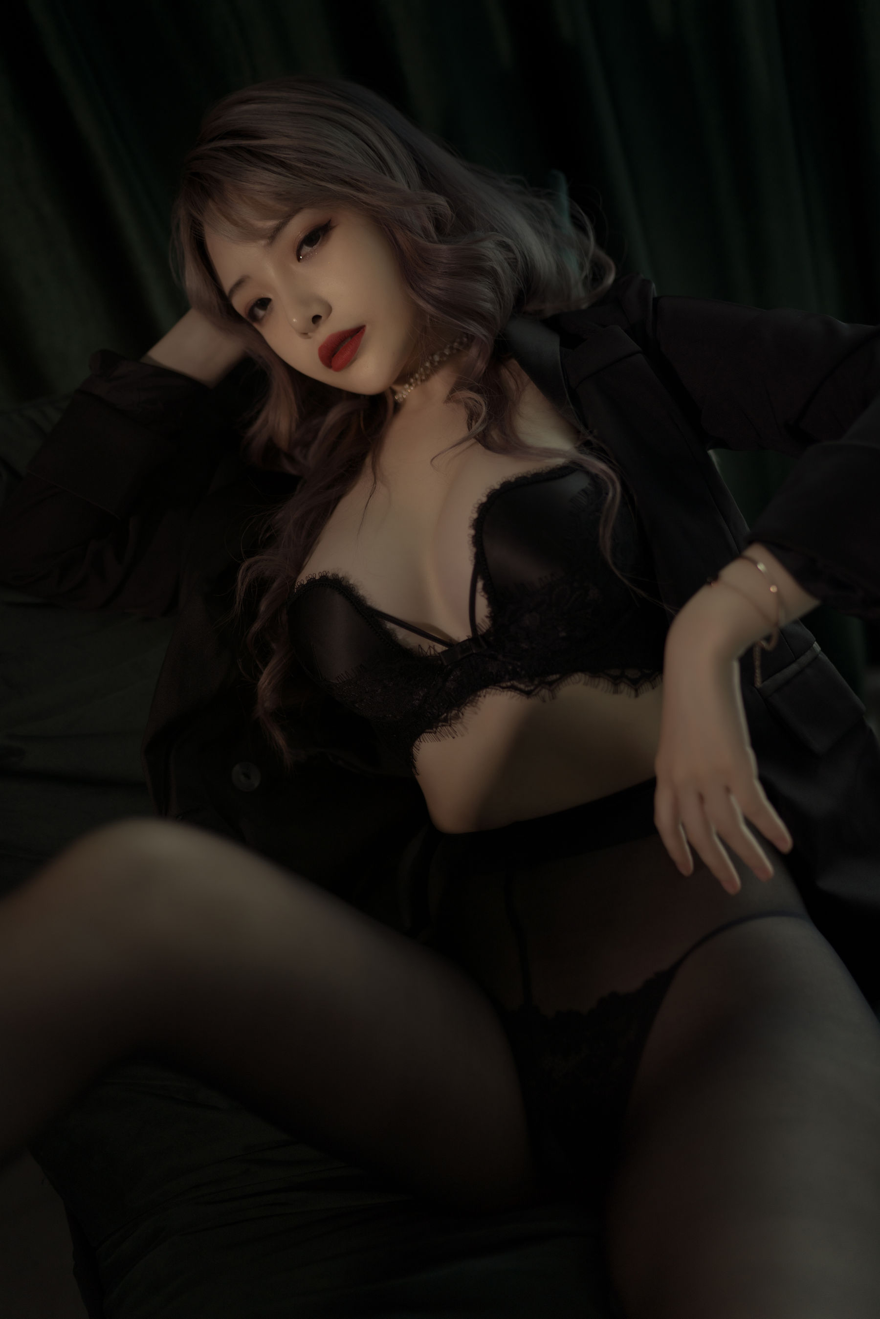 [Cosplay写真] 动漫博主雯妹 - 黑丝西装