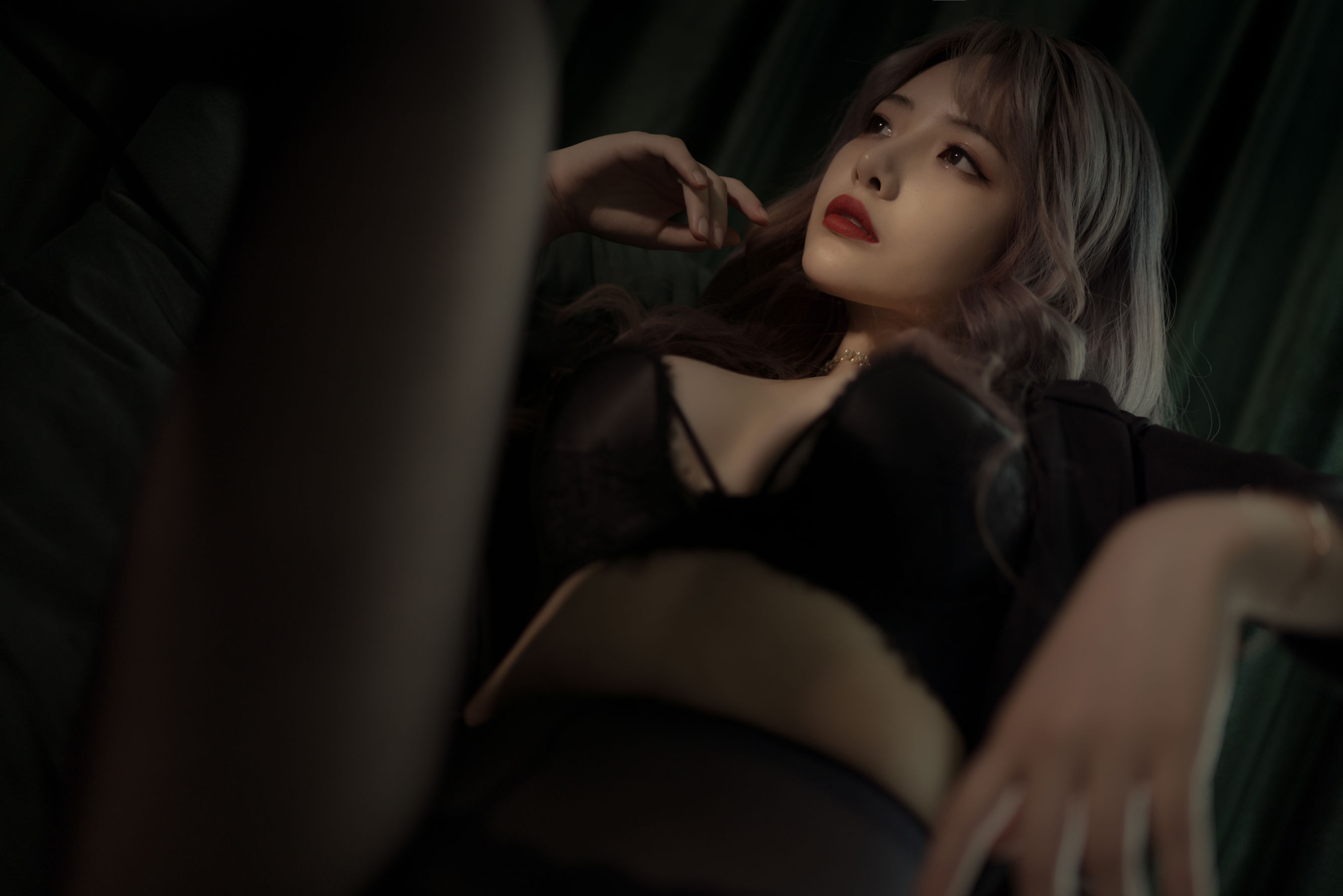 [Cosplay写真] 动漫博主雯妹 - 黑丝西装