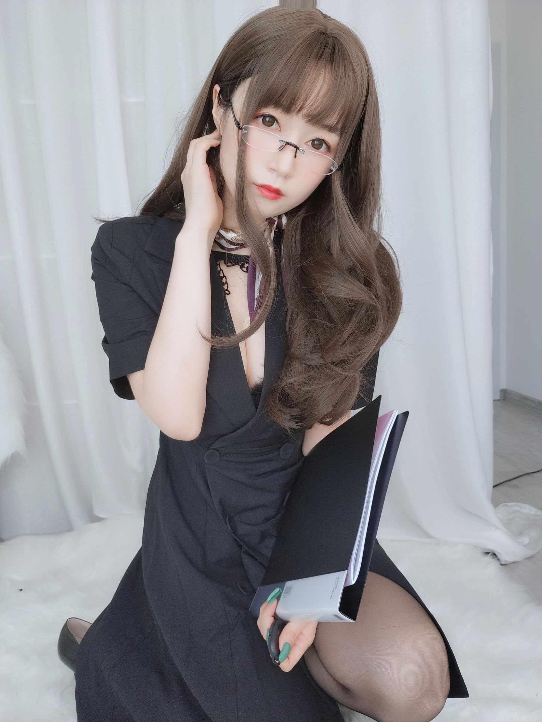 [Cosplay写真] Coser小姐姐白银 - OL下的内衣