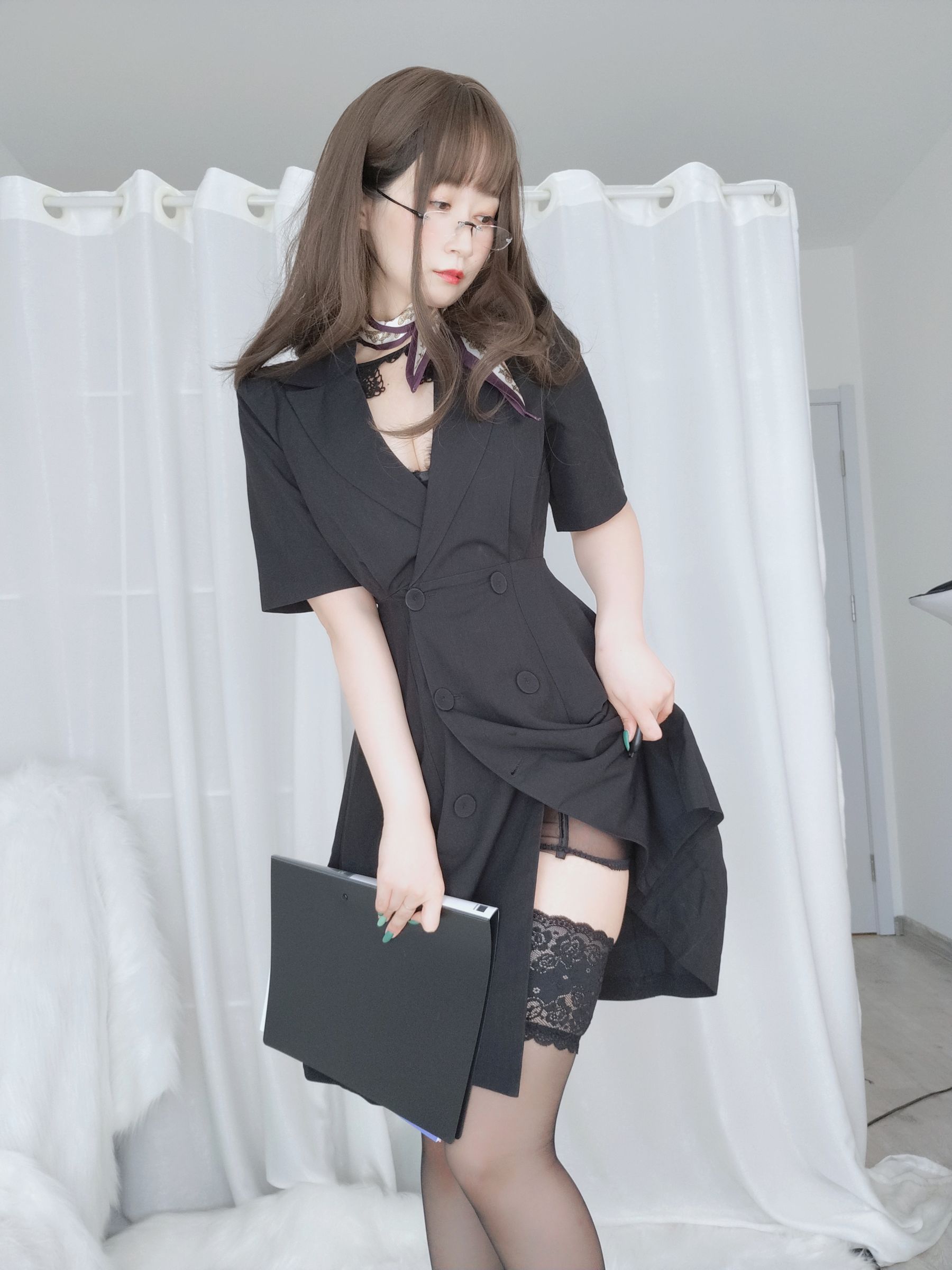 [Cosplay写真] Coser小姐姐白银 - OL下的内衣