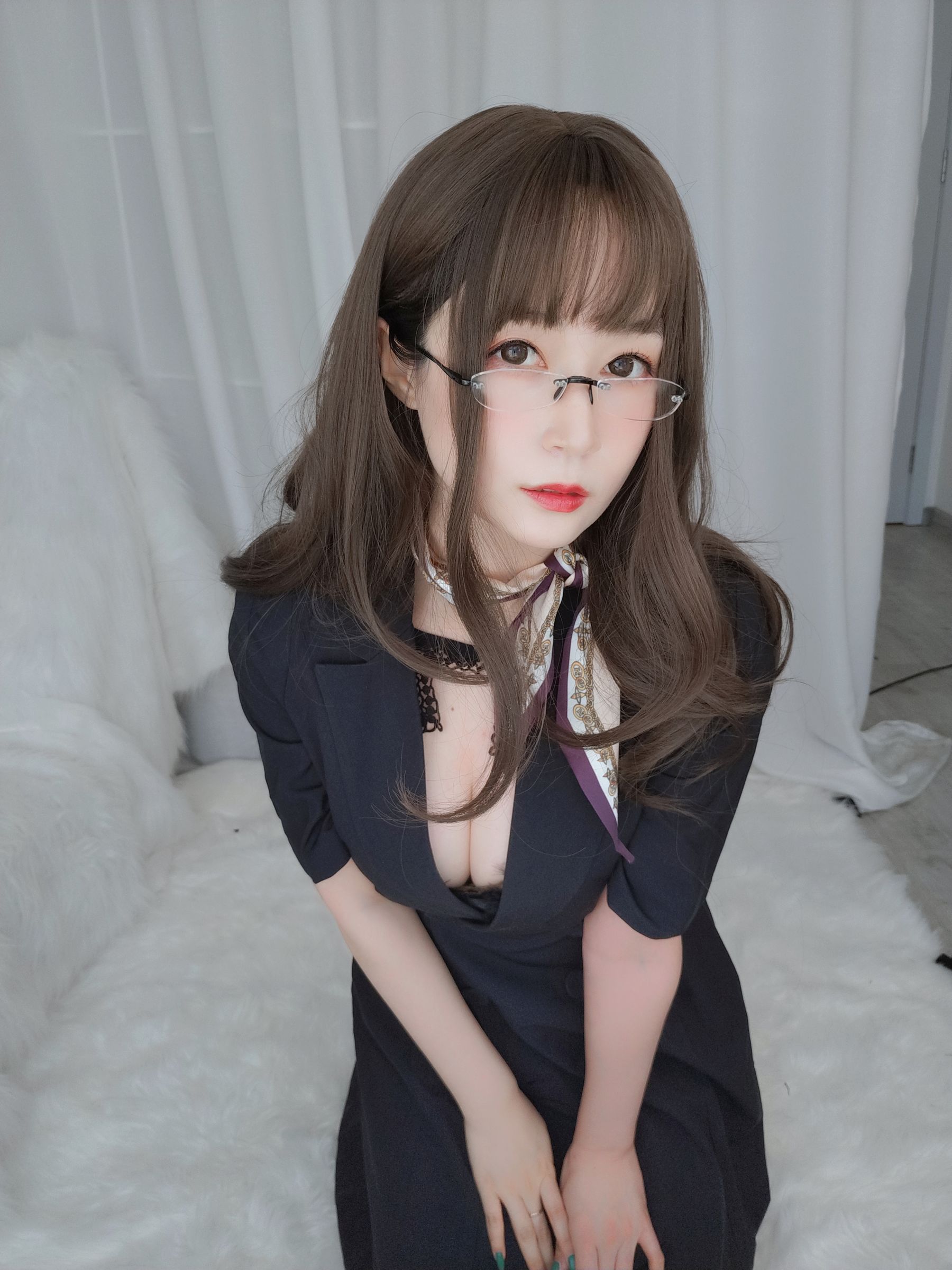 [Cosplay写真] Coser小姐姐白银 - OL下的内衣
