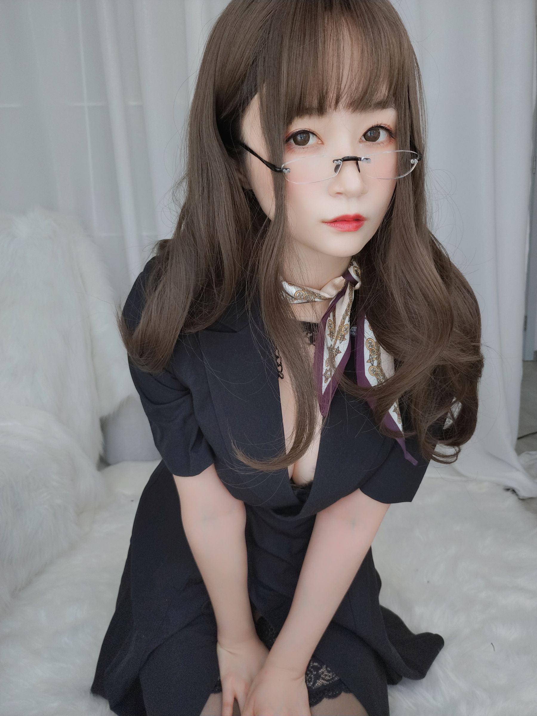 [Cosplay写真] Coser小姐姐白银 - OL下的内衣