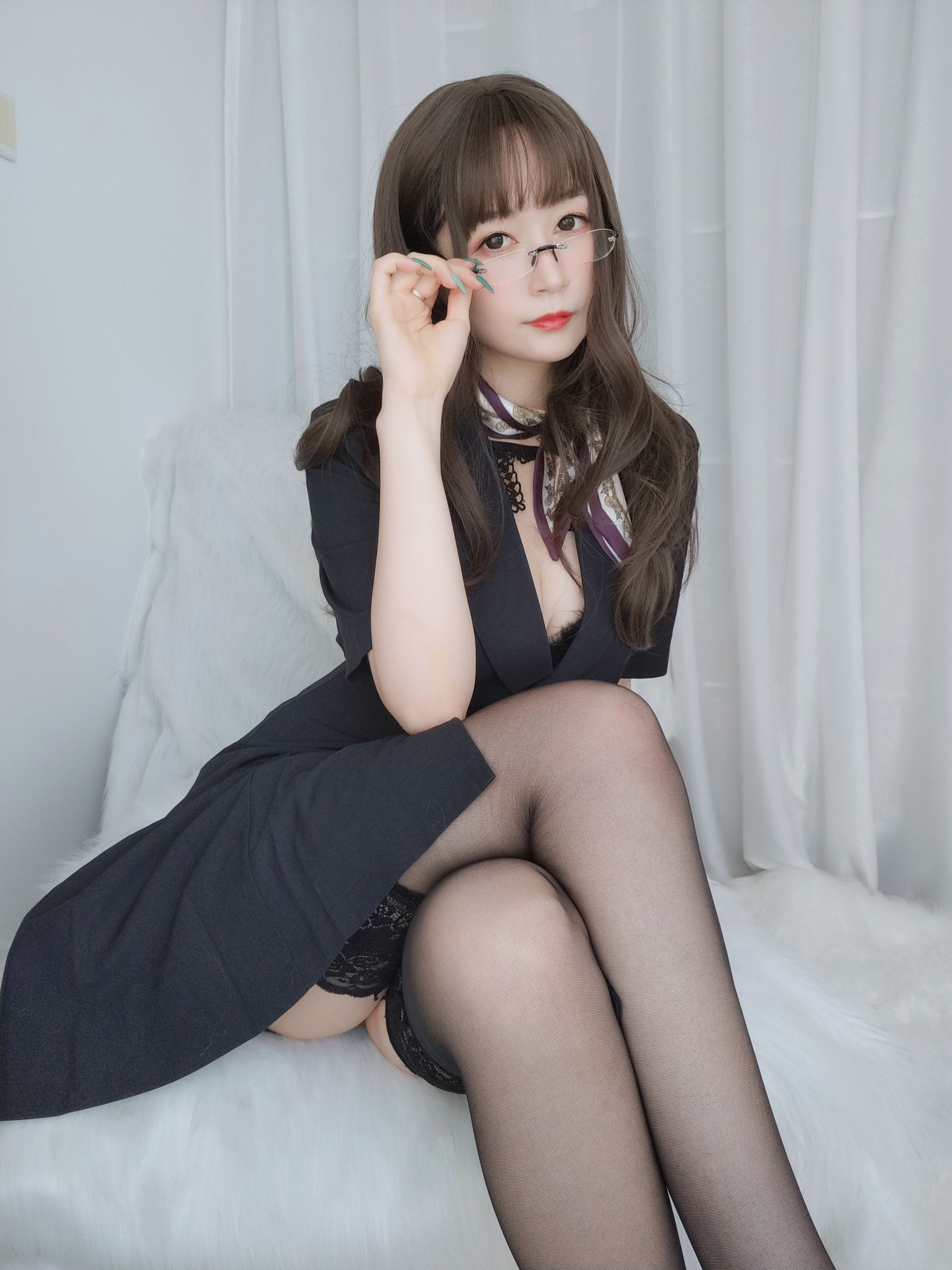 [Cosplay写真] Coser小姐姐白银 - OL下的内衣