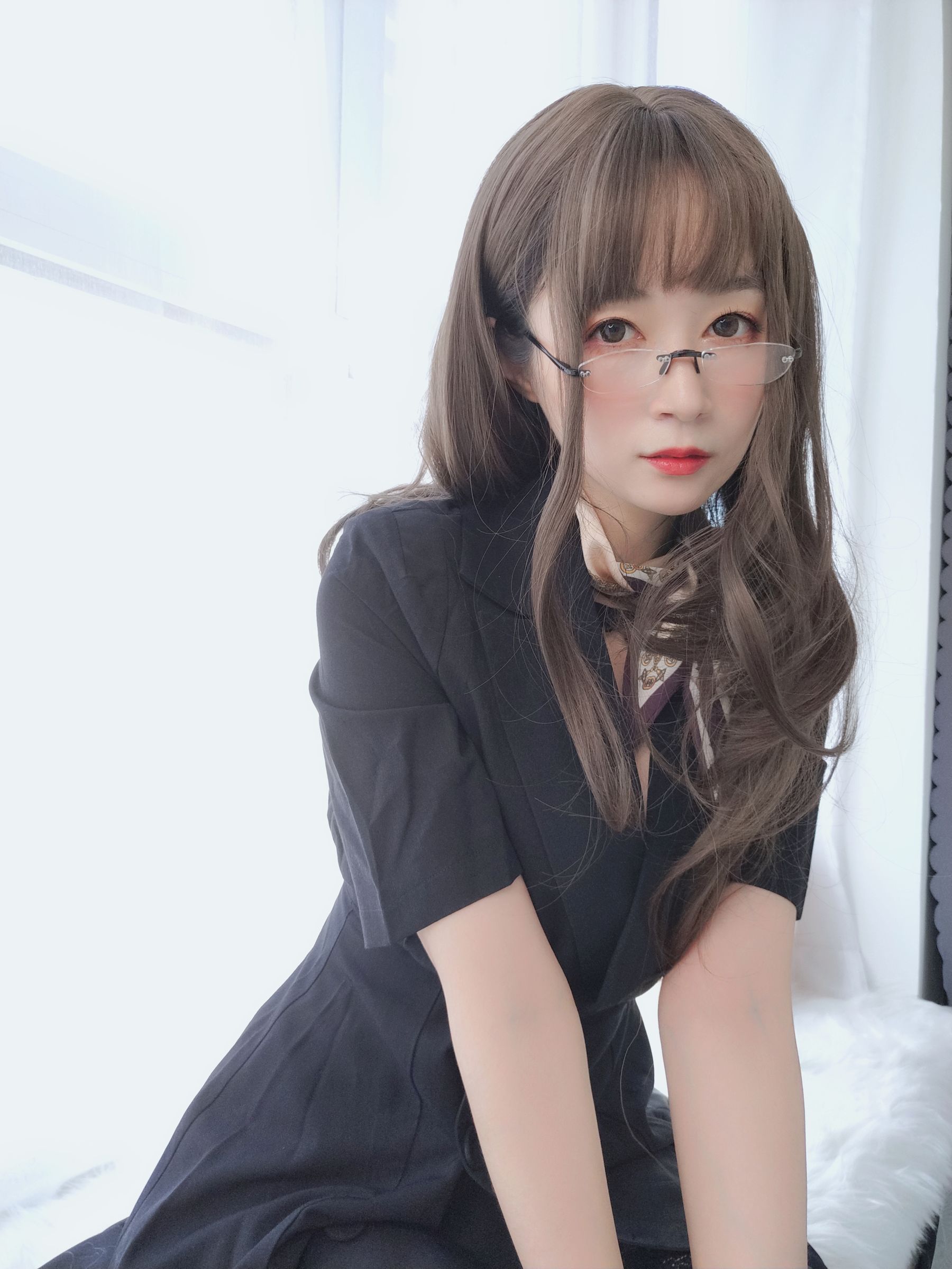 [Cosplay写真] Coser小姐姐白银 - OL下的内衣