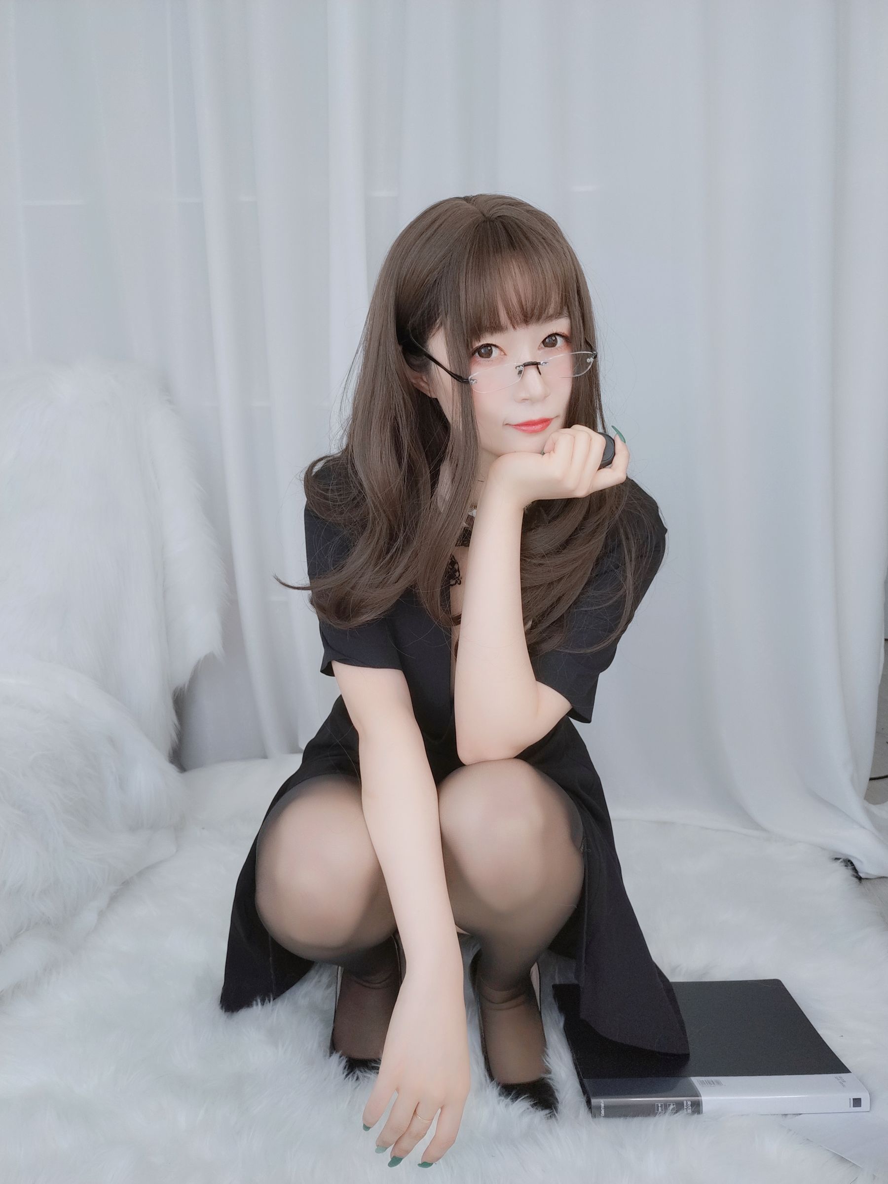 [Cosplay写真] Coser小姐姐白银 - OL下的内衣