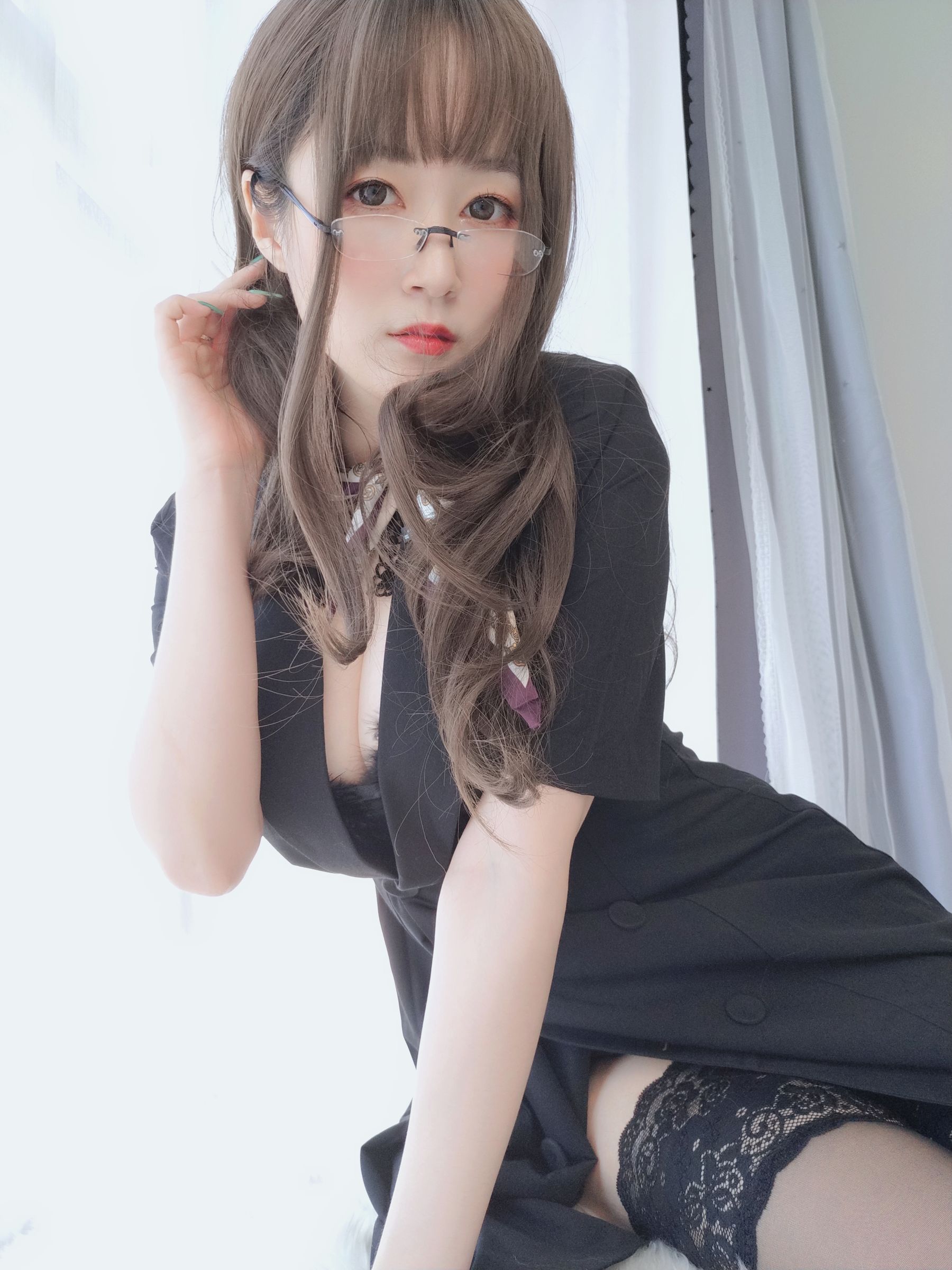 [Cosplay写真] Coser小姐姐白银 - OL下的内衣