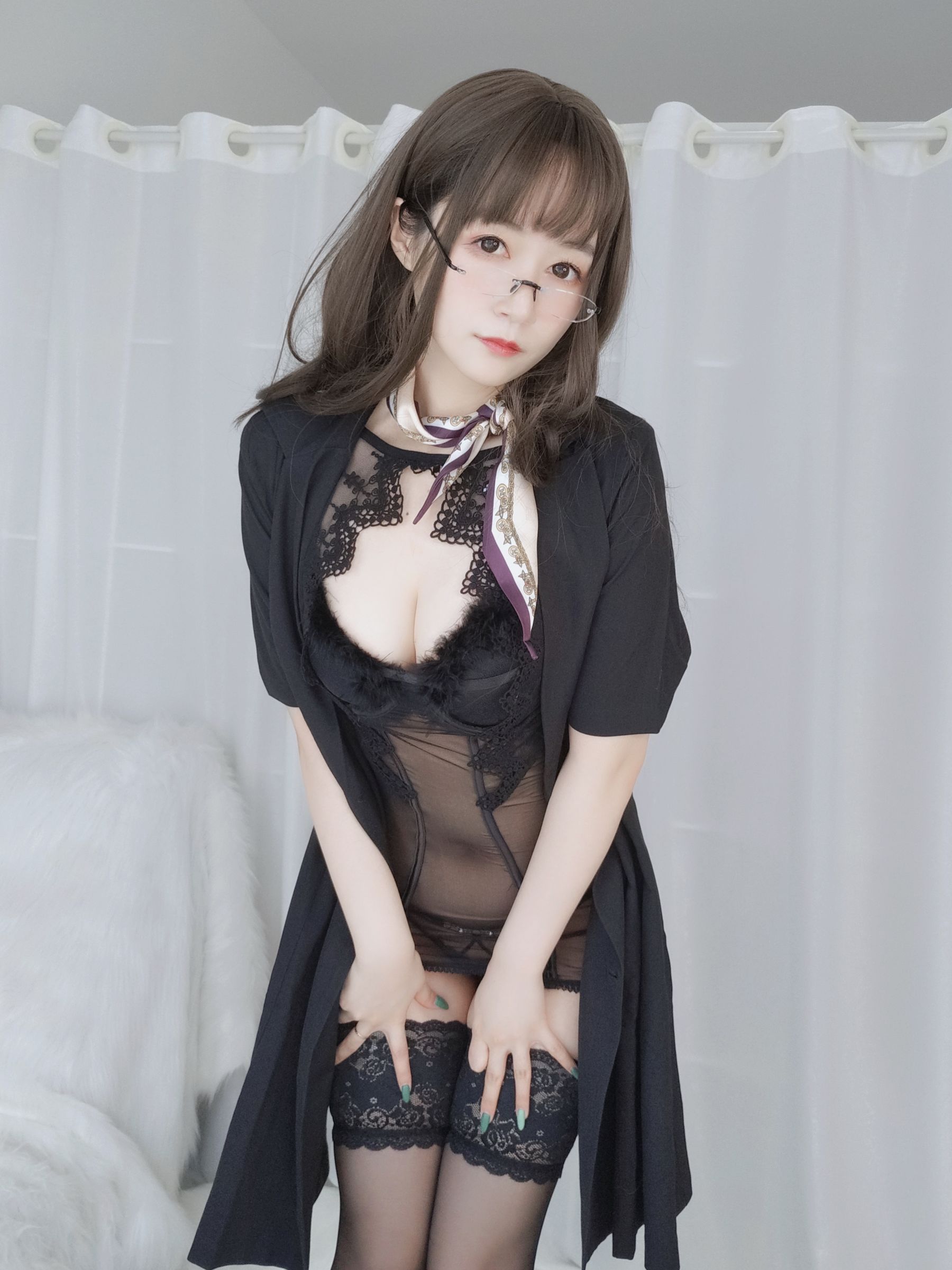 [Cosplay写真] Coser小姐姐白银 - OL下的内衣