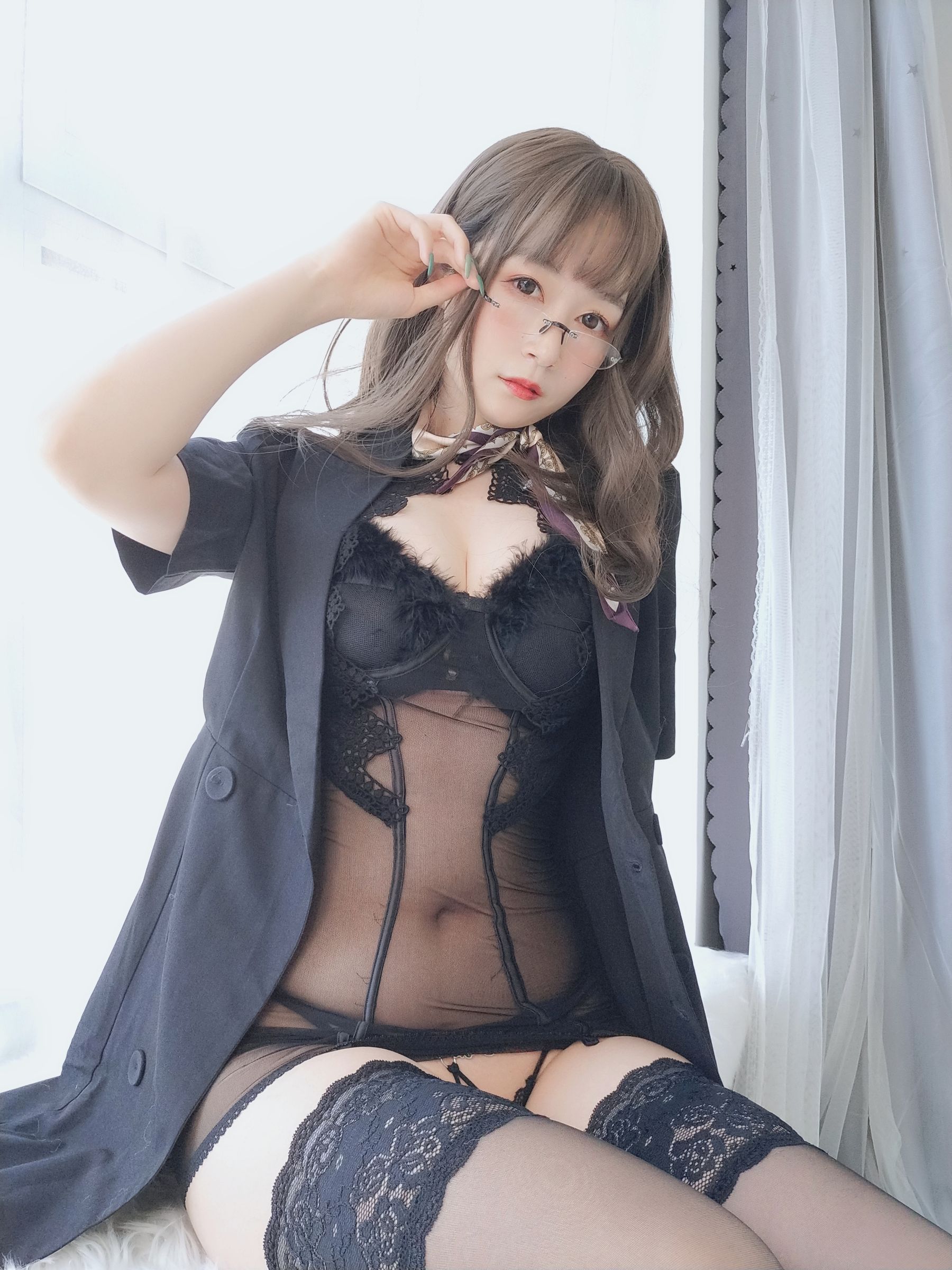 [Cosplay写真] Coser小姐姐白银 - OL下的内衣
