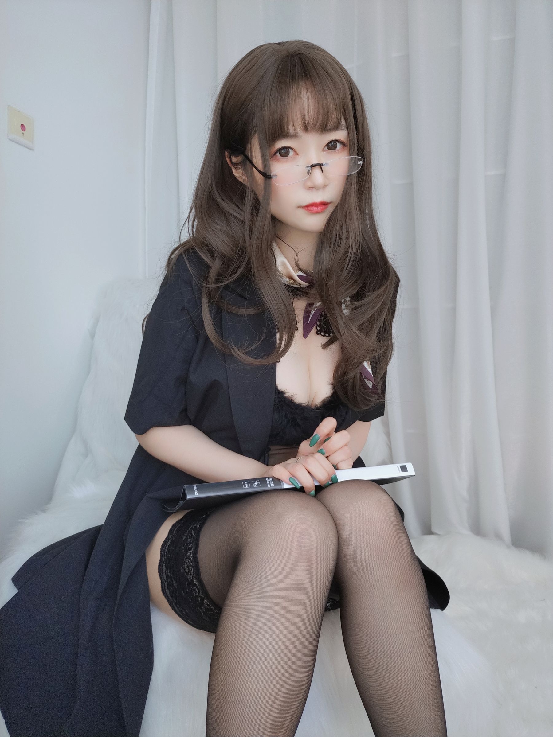 [Cosplay写真] Coser小姐姐白银 - OL下的内衣