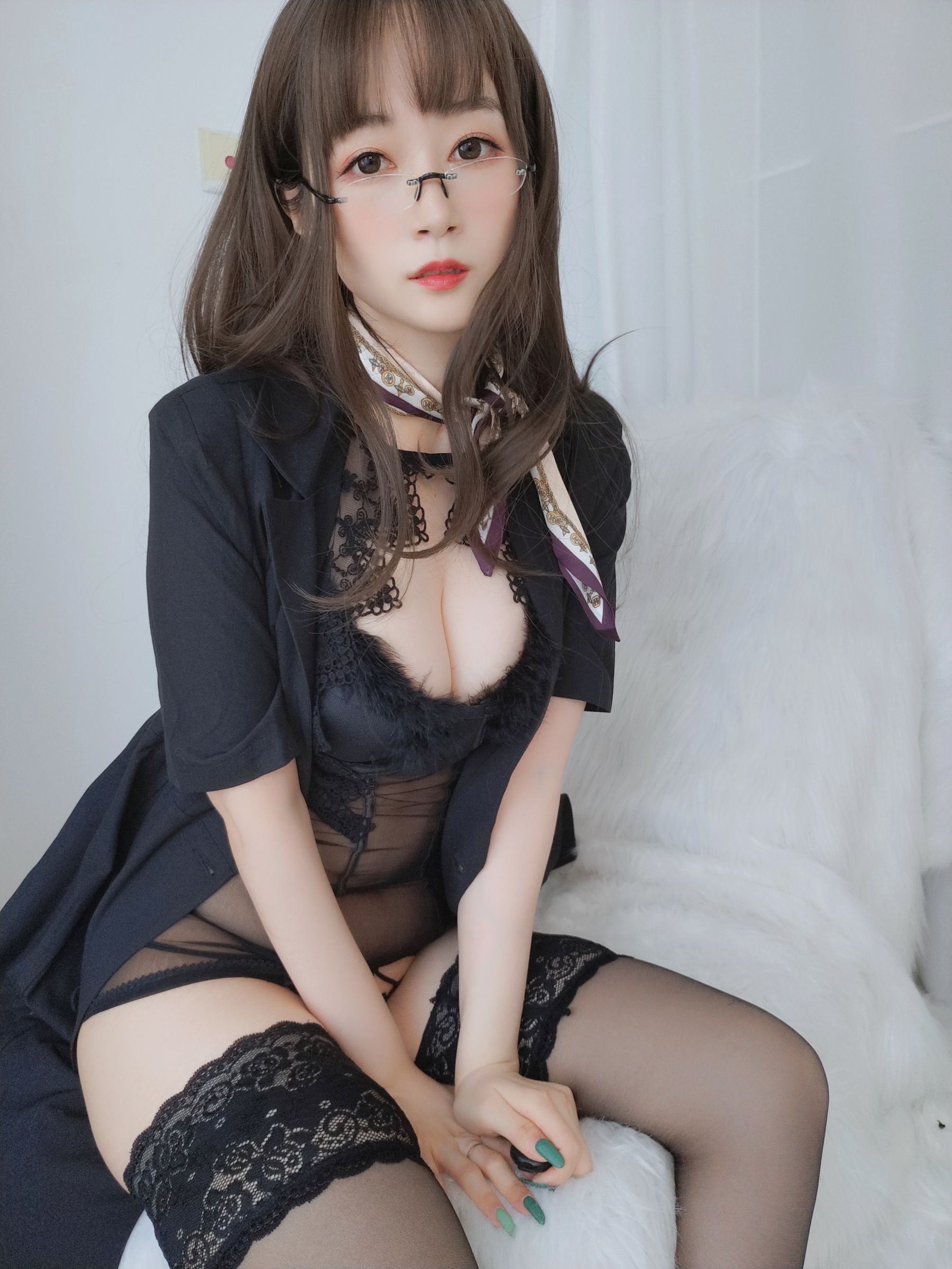[Cosplay写真] Coser小姐姐白银 - OL下的内衣
