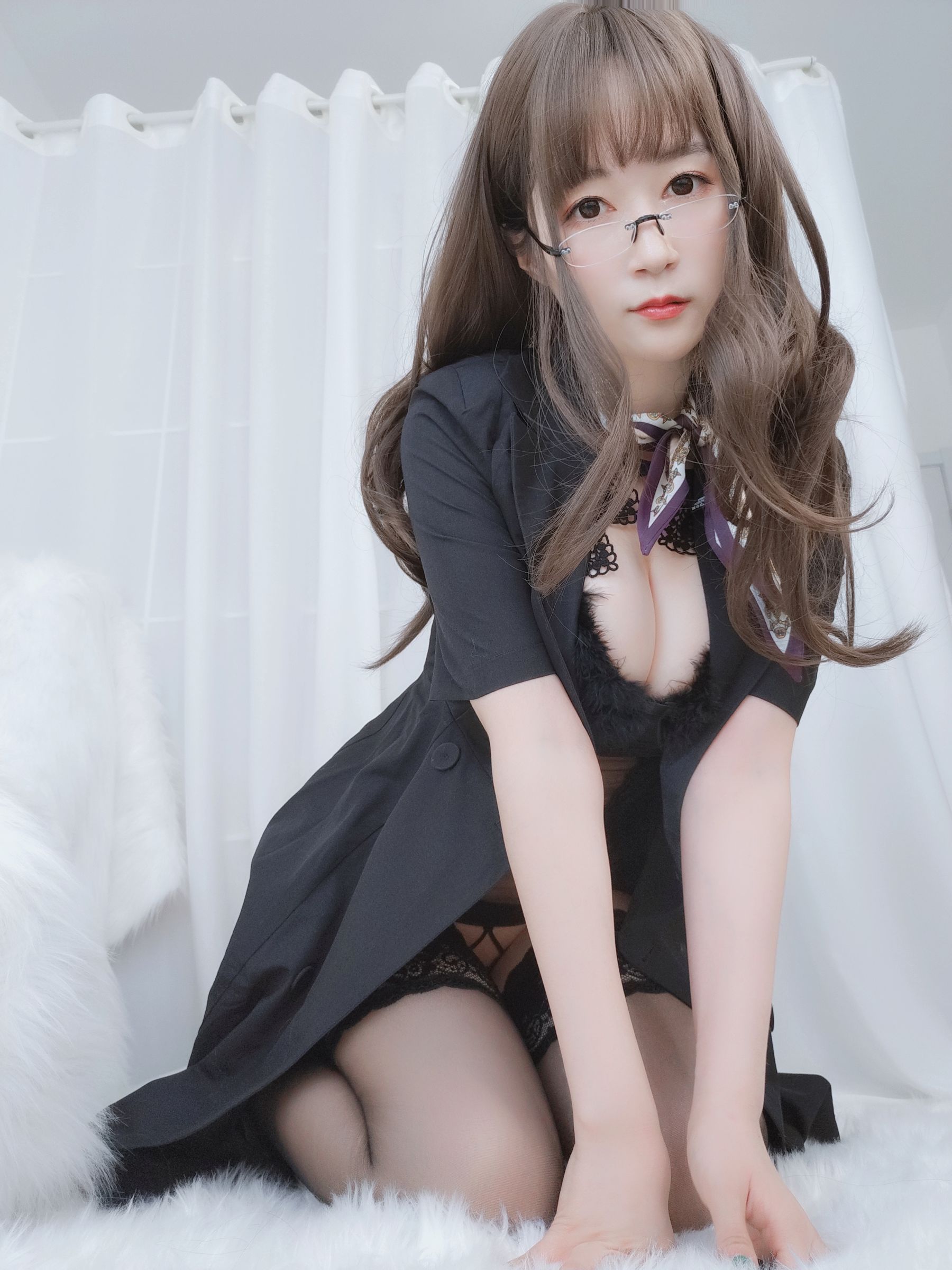 [Cosplay写真] Coser小姐姐白银 - OL下的内衣