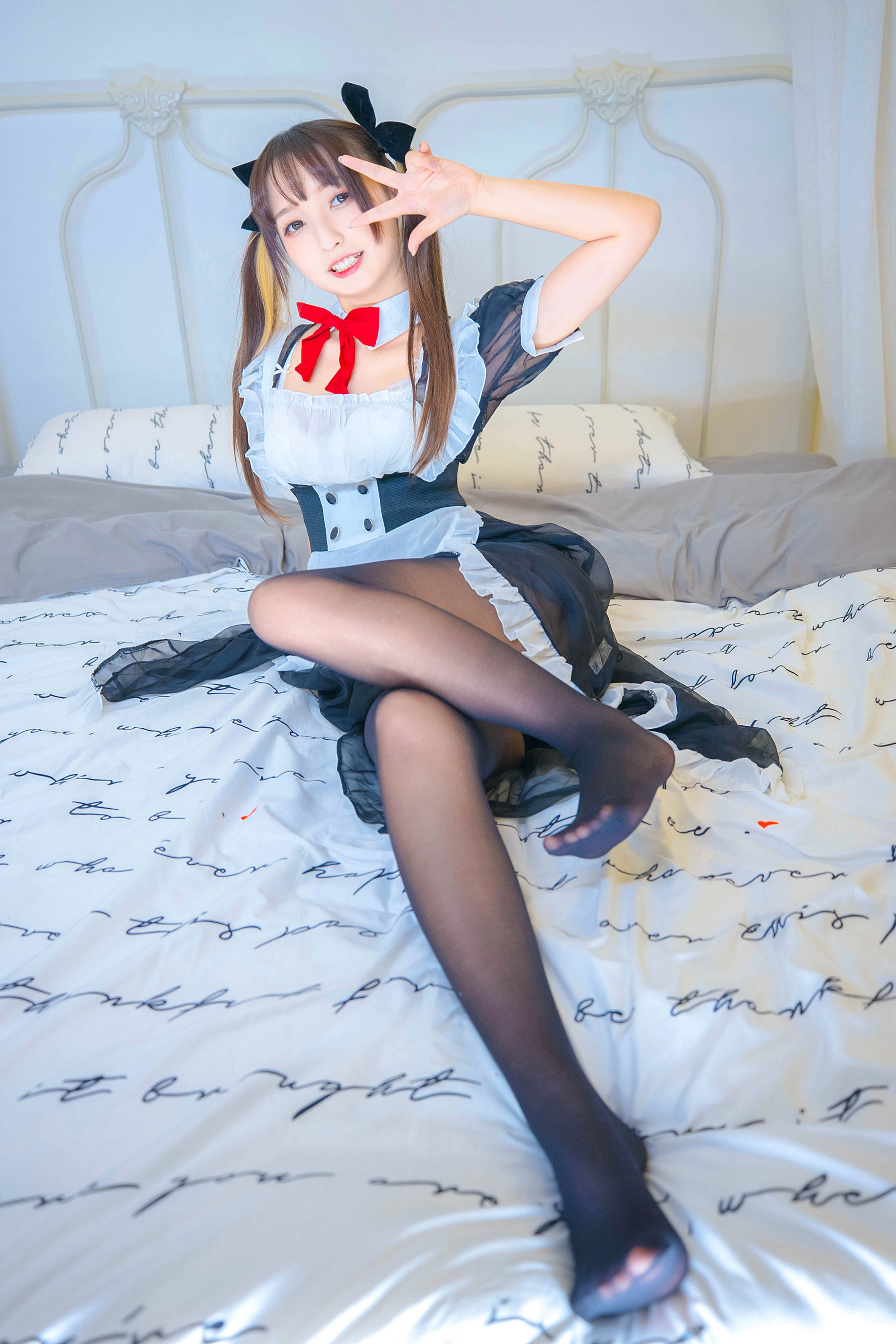 [Cosplay写真] 萝莉神楽坂真冬之おかえり - 黑丝美脚女仆