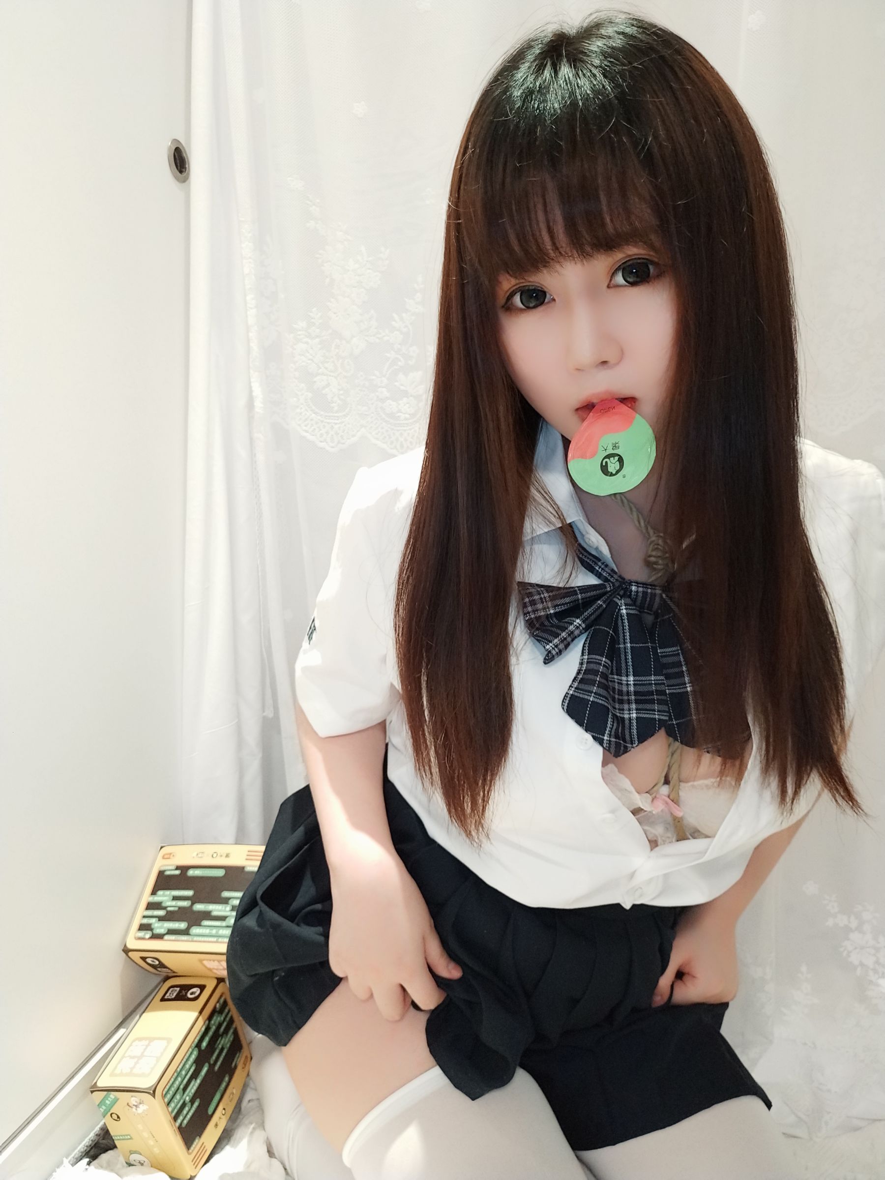 [Cosplay写真] 蜜桃少女是依酱呀 - JK捆绑