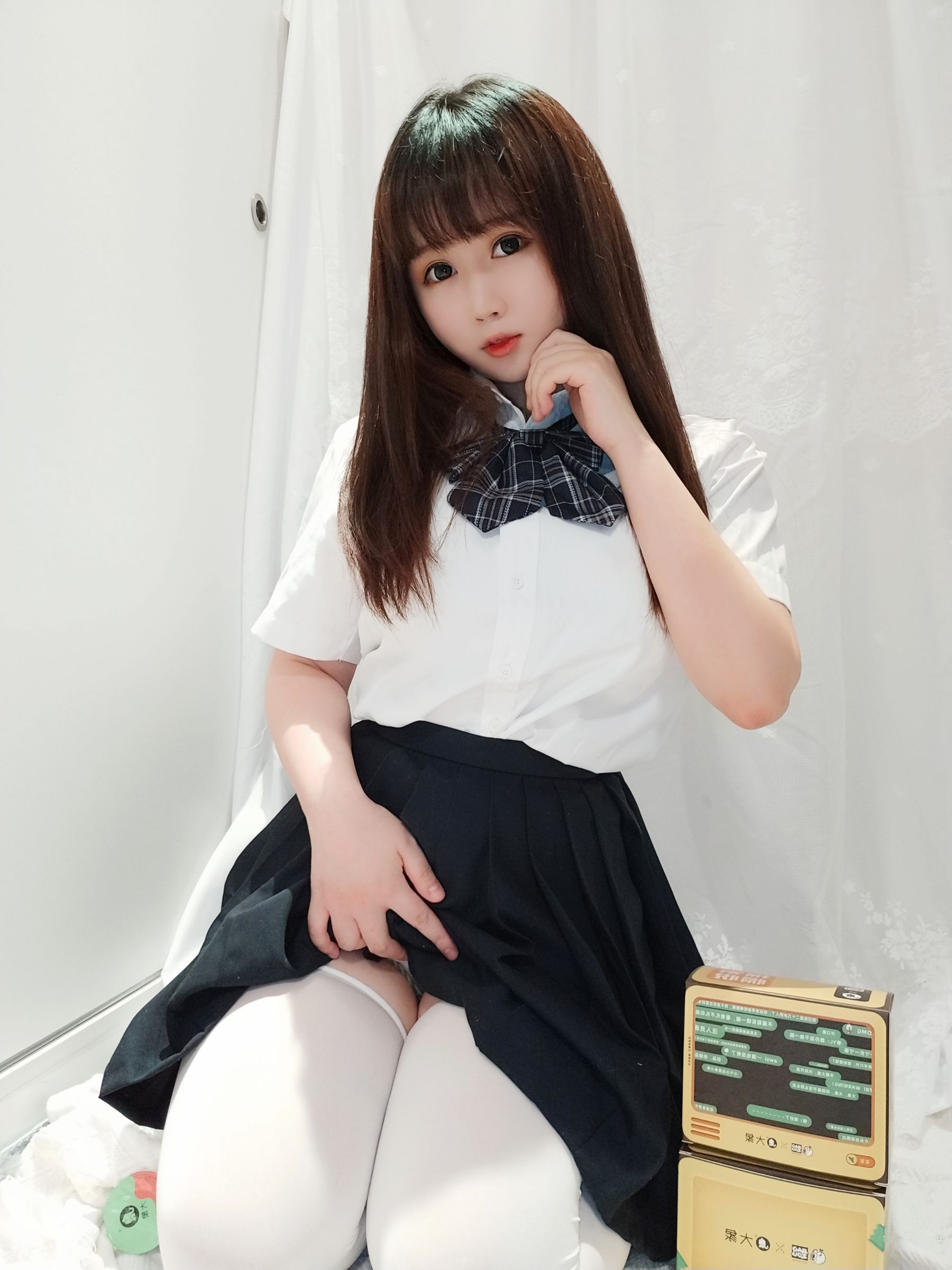 [Cosplay写真] 蜜桃少女是依酱呀 - JK捆绑