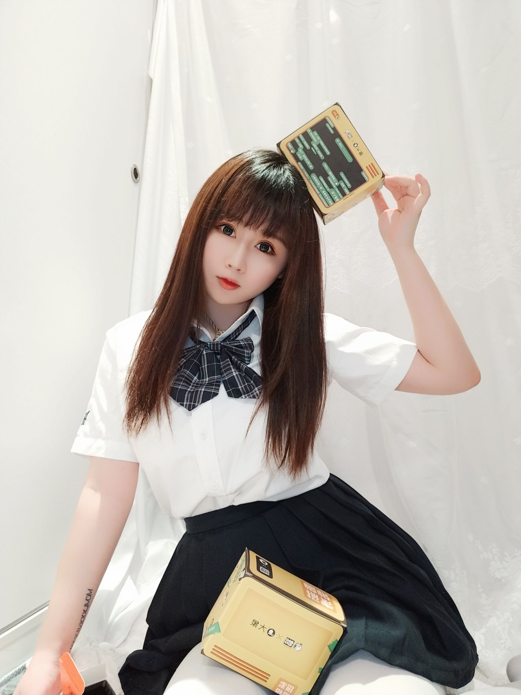 [Cosplay写真] 蜜桃少女是依酱呀 - JK捆绑