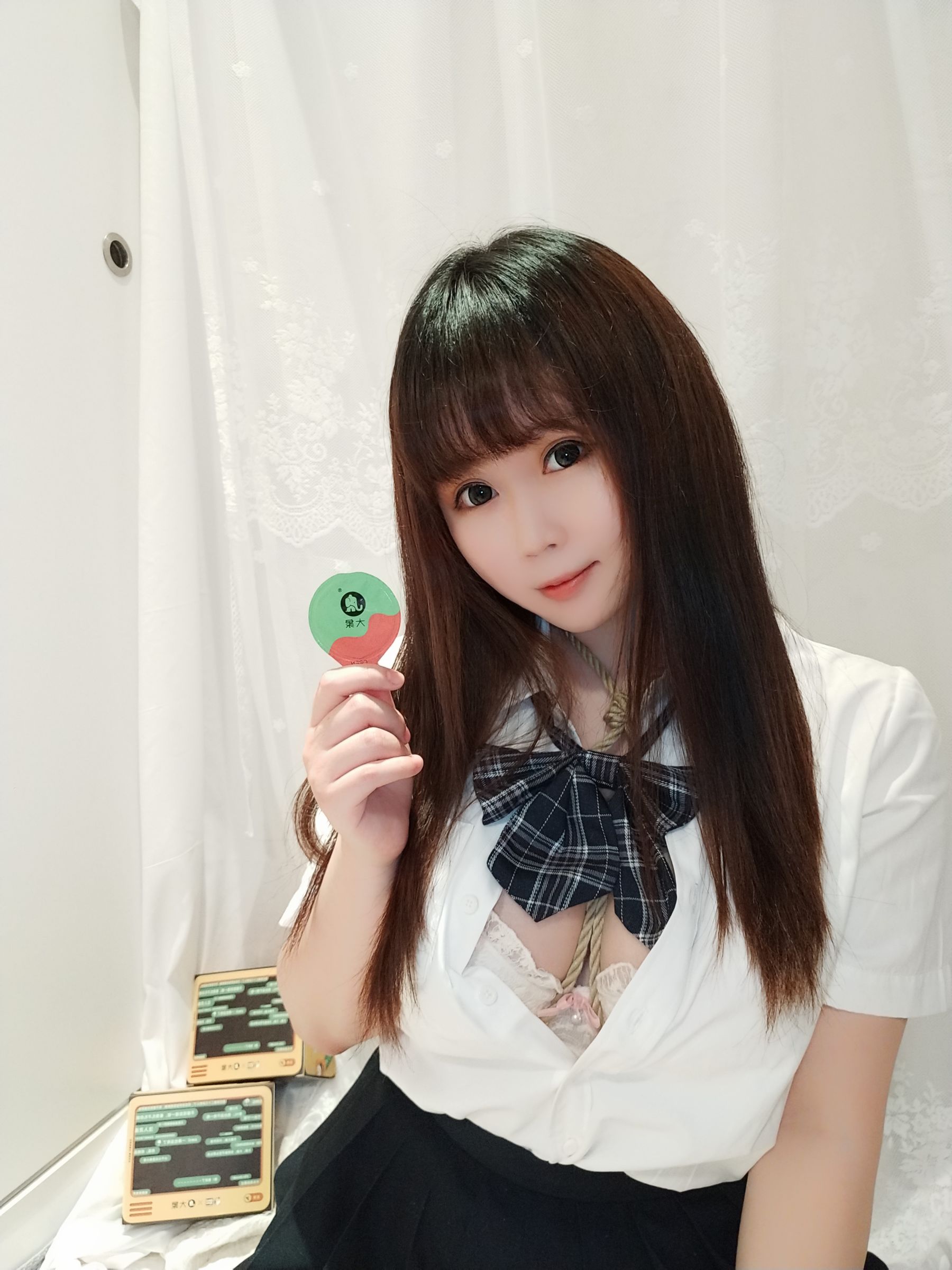 [Cosplay写真] 蜜桃少女是依酱呀 - JK捆绑