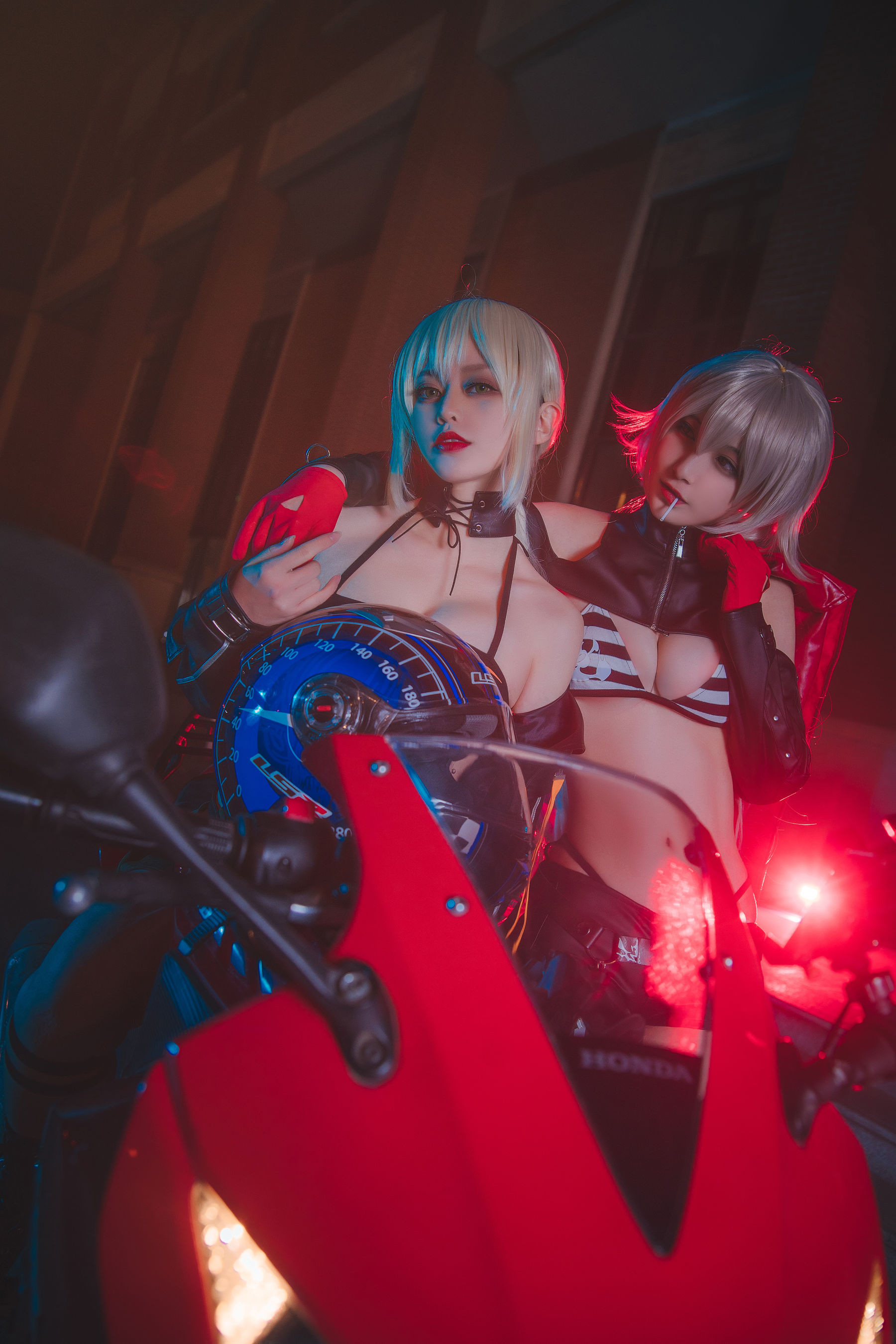 [Cosplay写真] 动漫博主铁板烧鬼舞w - 中山码头黑贞黑呆双人