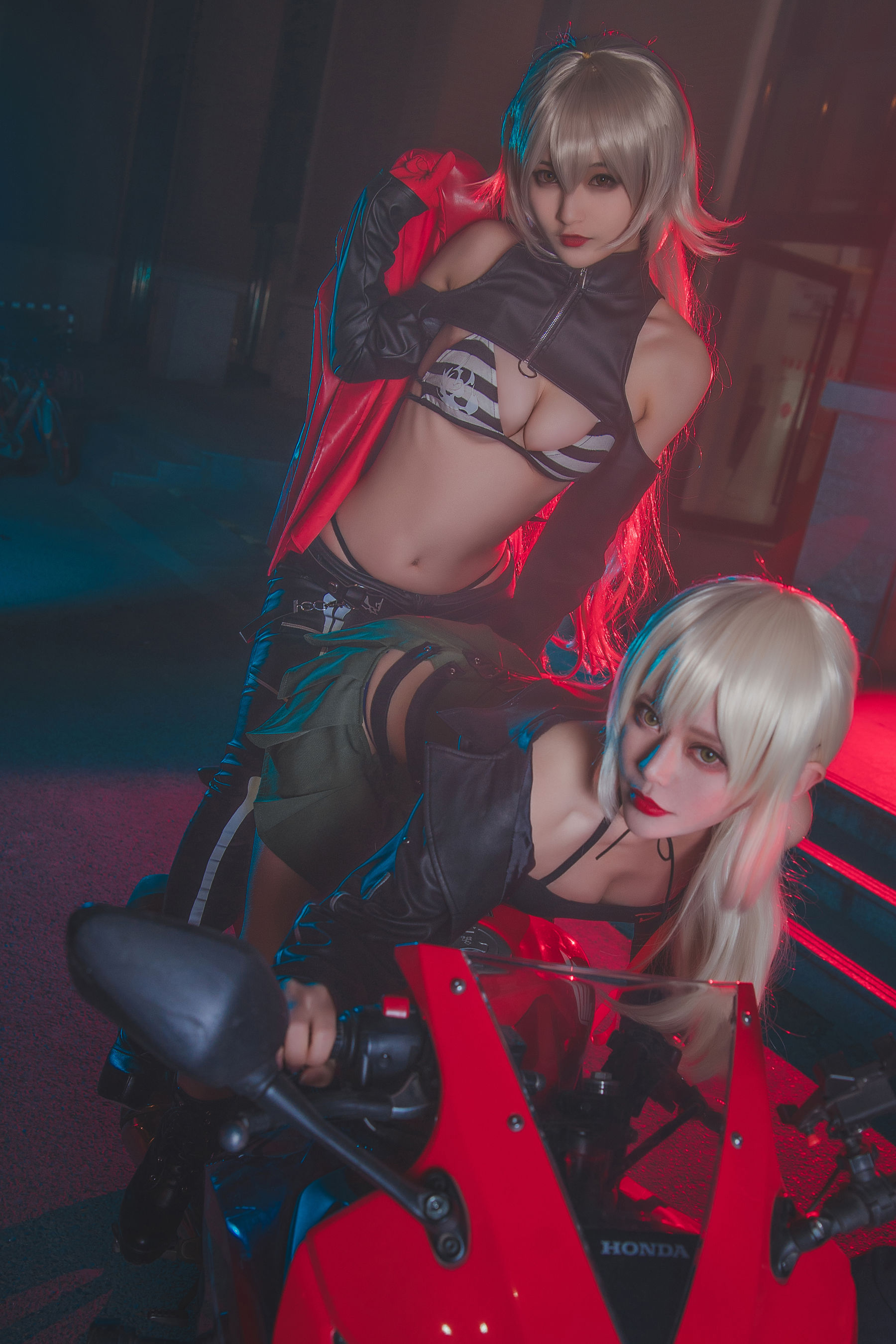 [Cosplay写真] 动漫博主铁板烧鬼舞w - 中山码头黑贞黑呆双人