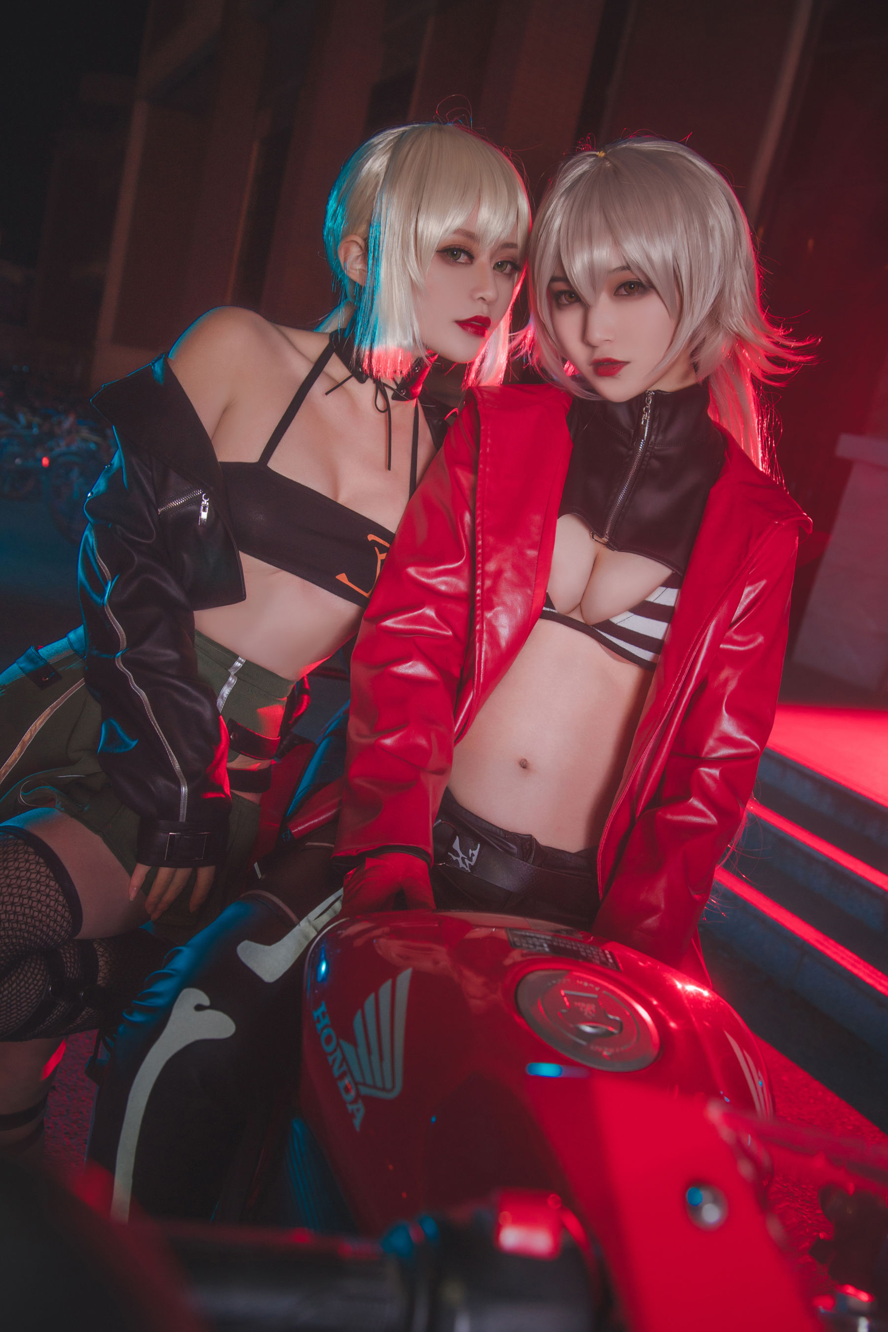 [Cosplay写真] 动漫博主铁板烧鬼舞w - 中山码头黑贞黑呆双人