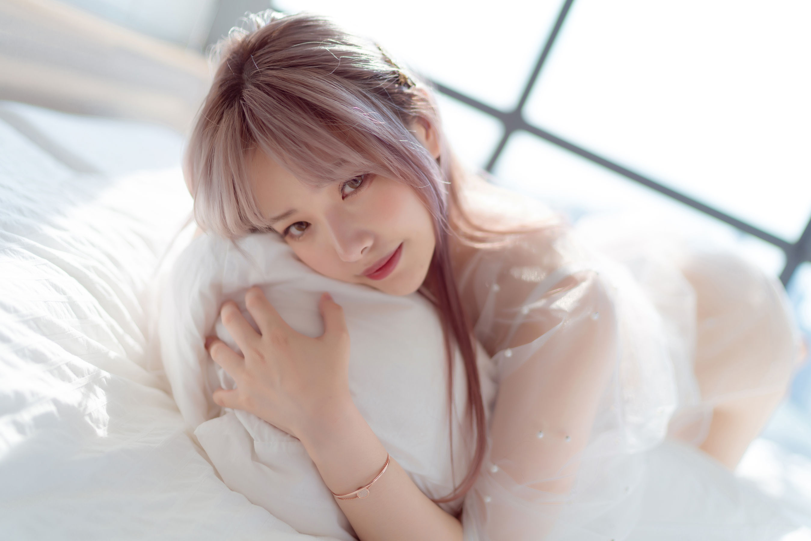 [Cosplay写真] 动漫博主雯妹 - 白色镂空