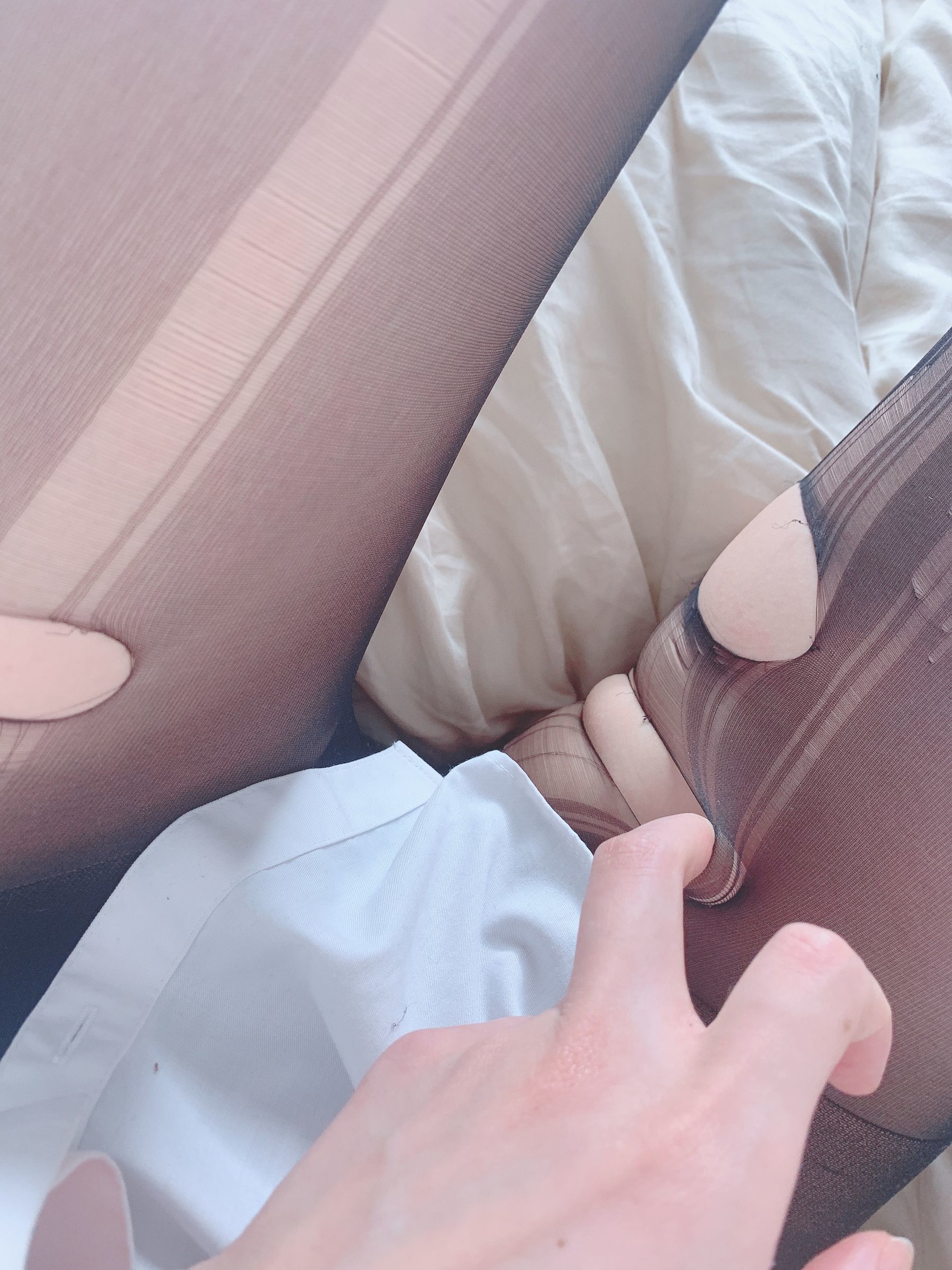 [网红COSER] 日本甜美COSERけんけん[fantia] 2020.05 ストッキング(破いたver.)