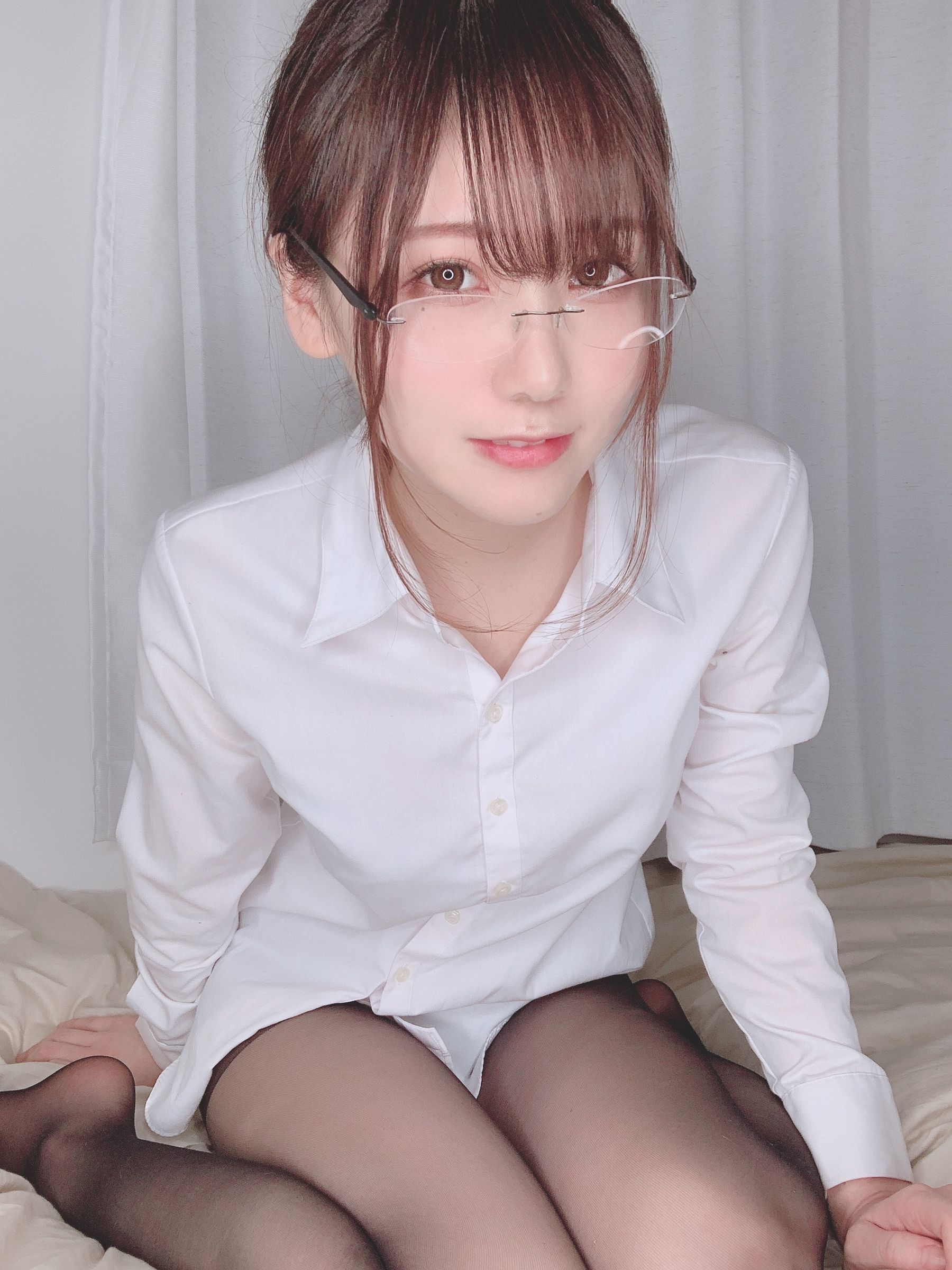 [网红COSER] 日本甜美COSERけんけん[fantia] 2020.05 ストッキング(破いたver.)