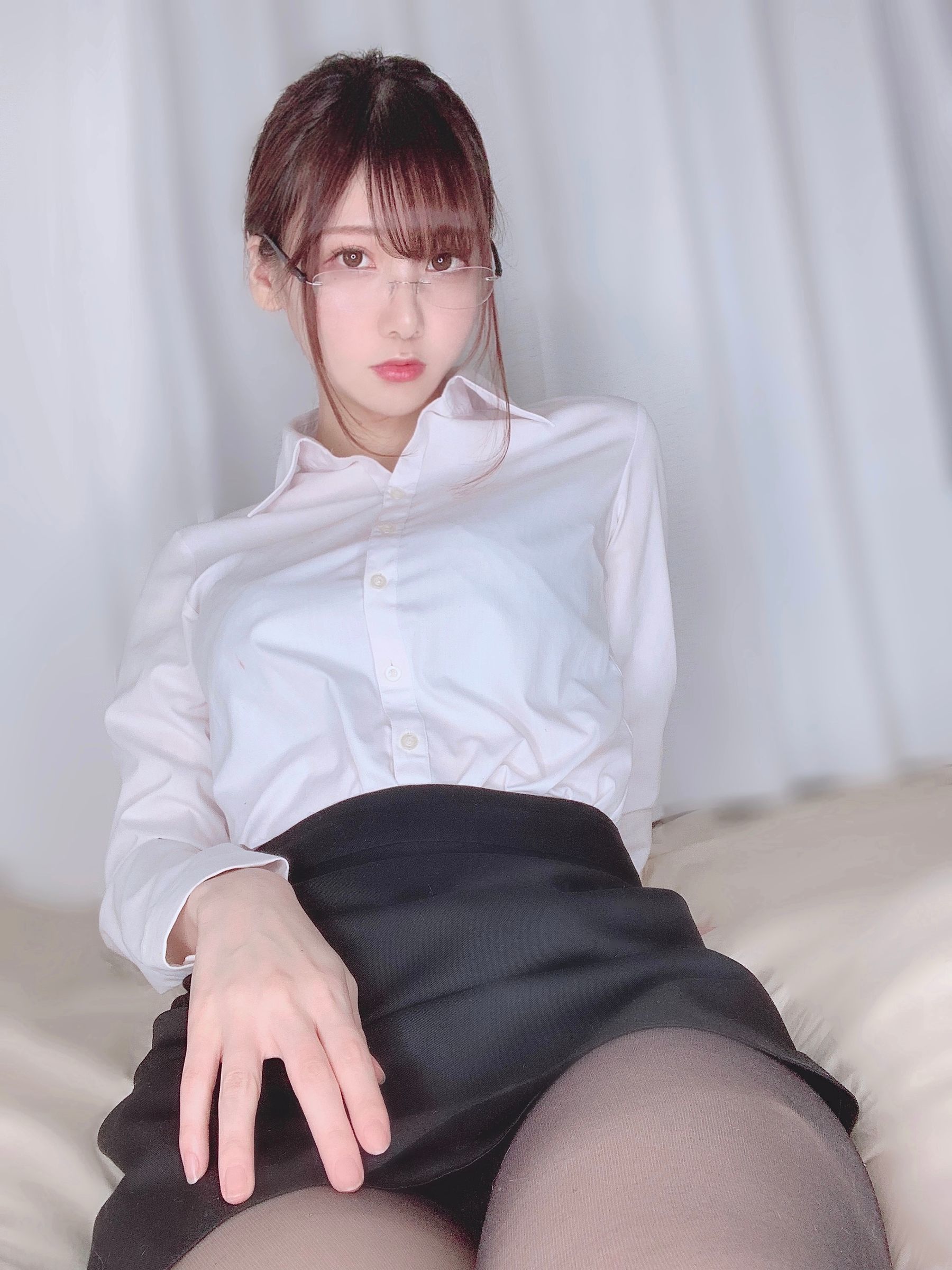 [网红COSER] 日本甜美COSERけんけん[fantia] 2020.05 ストッキング(破いたver.)