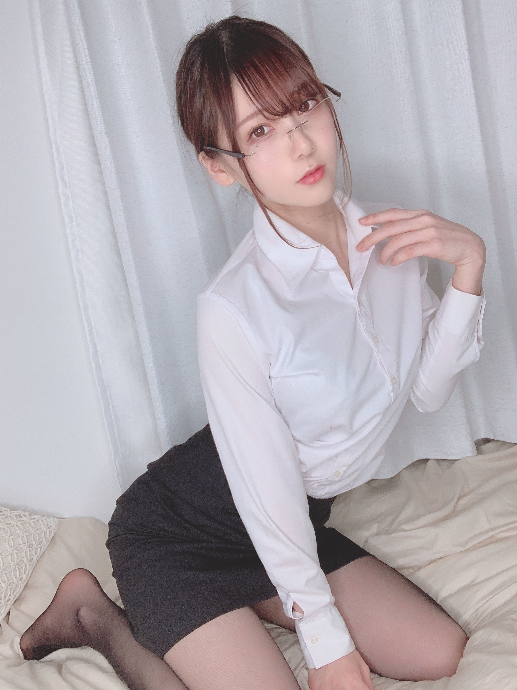 [网红COSER] 日本甜美COSERけんけん[fantia] 2020.05 ストッキング(破いたver.)