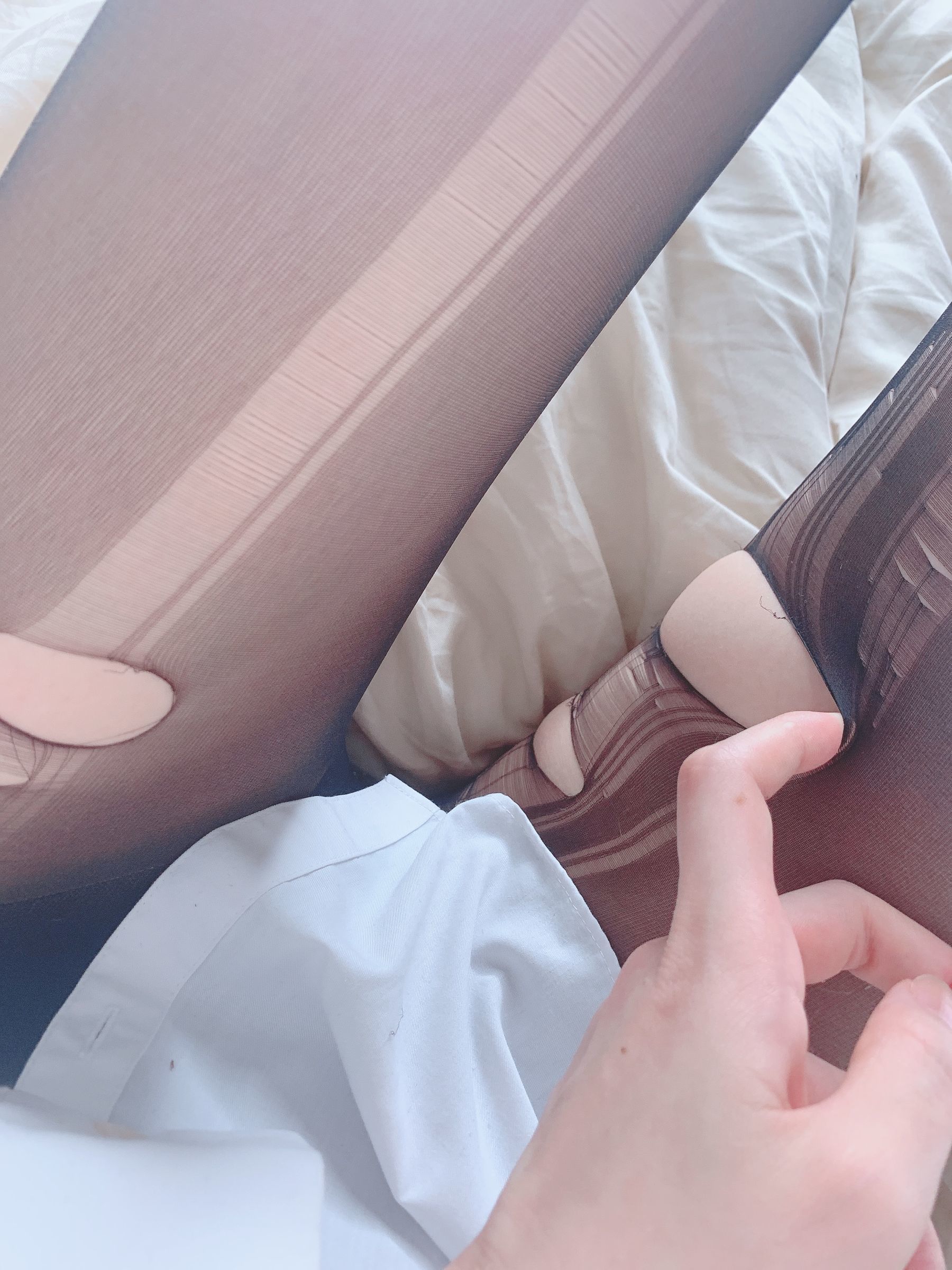 [网红COSER] 日本甜美COSERけんけん[fantia] 2020.05 ストッキング(破いたver.)