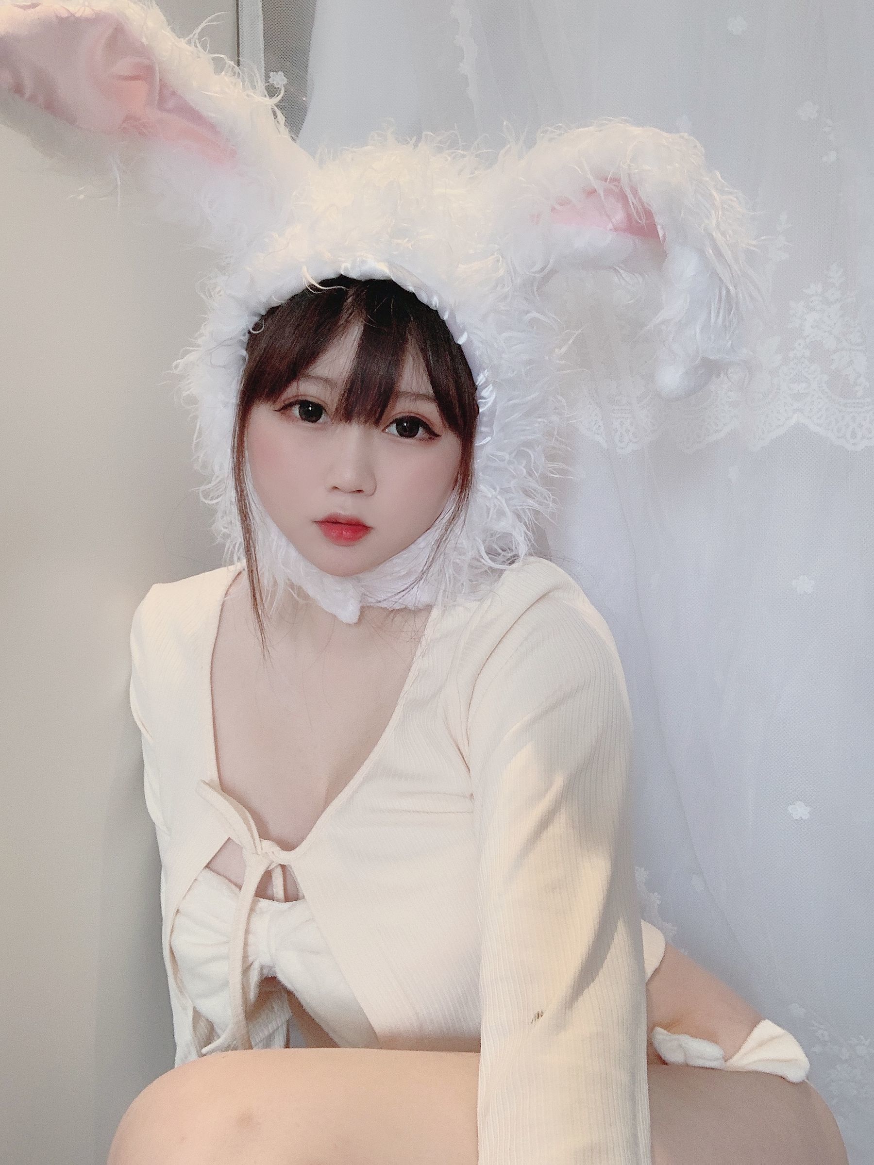 [网红COSER] 蜜桃少女是依酱呀 - 小白兔