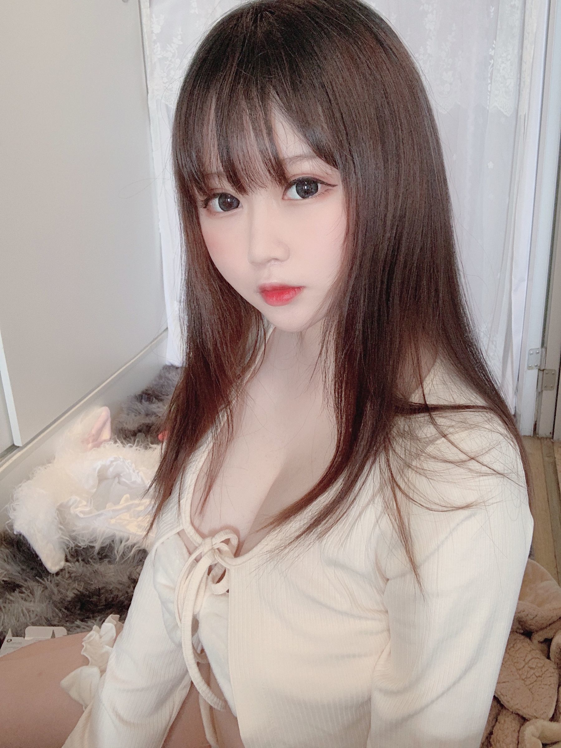 [网红COSER] 蜜桃少女是依酱呀 - 小白兔