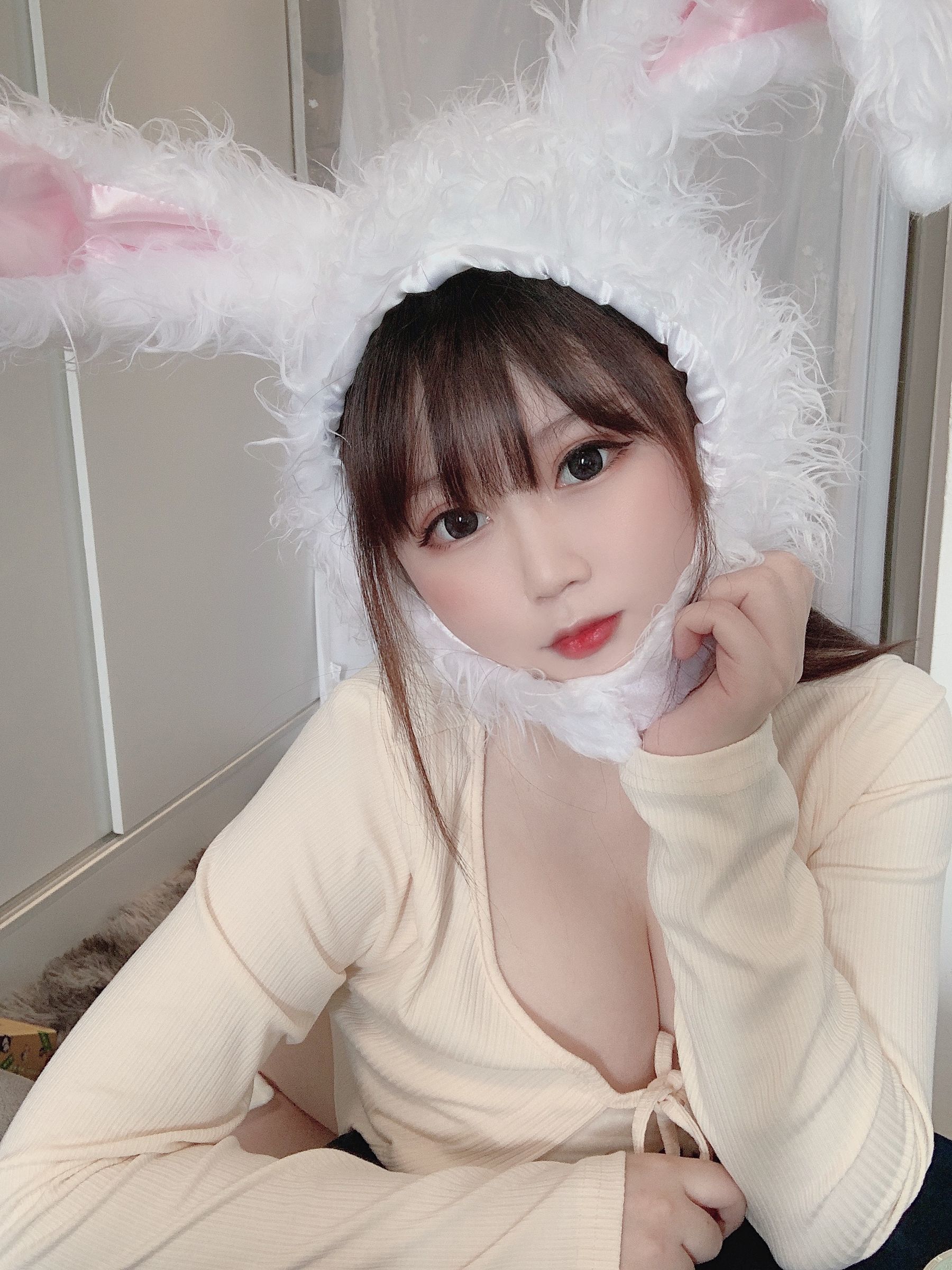 [网红COSER] 蜜桃少女是依酱呀 - 小白兔