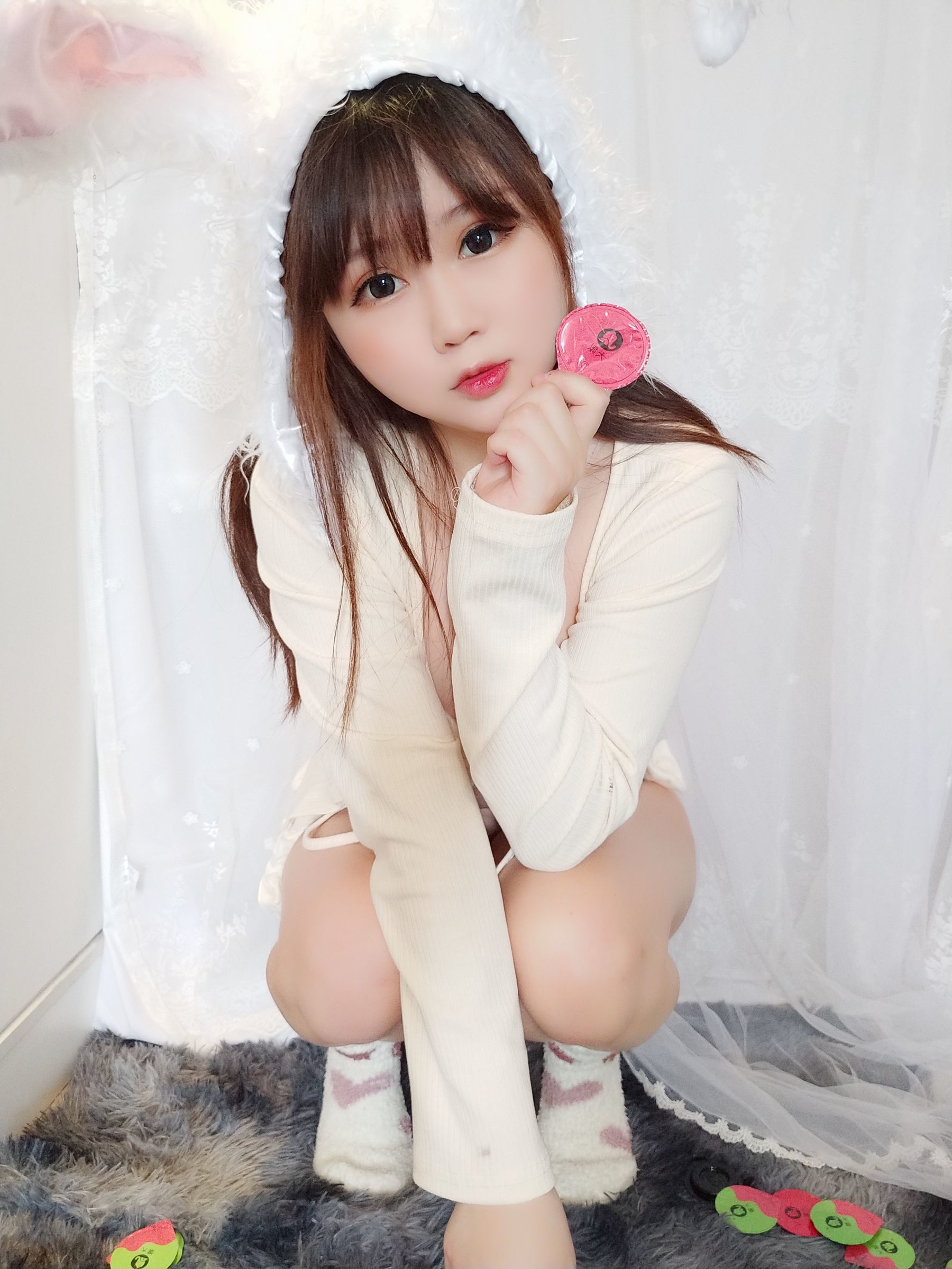 [网红COSER] 蜜桃少女是依酱呀 - 小白兔
