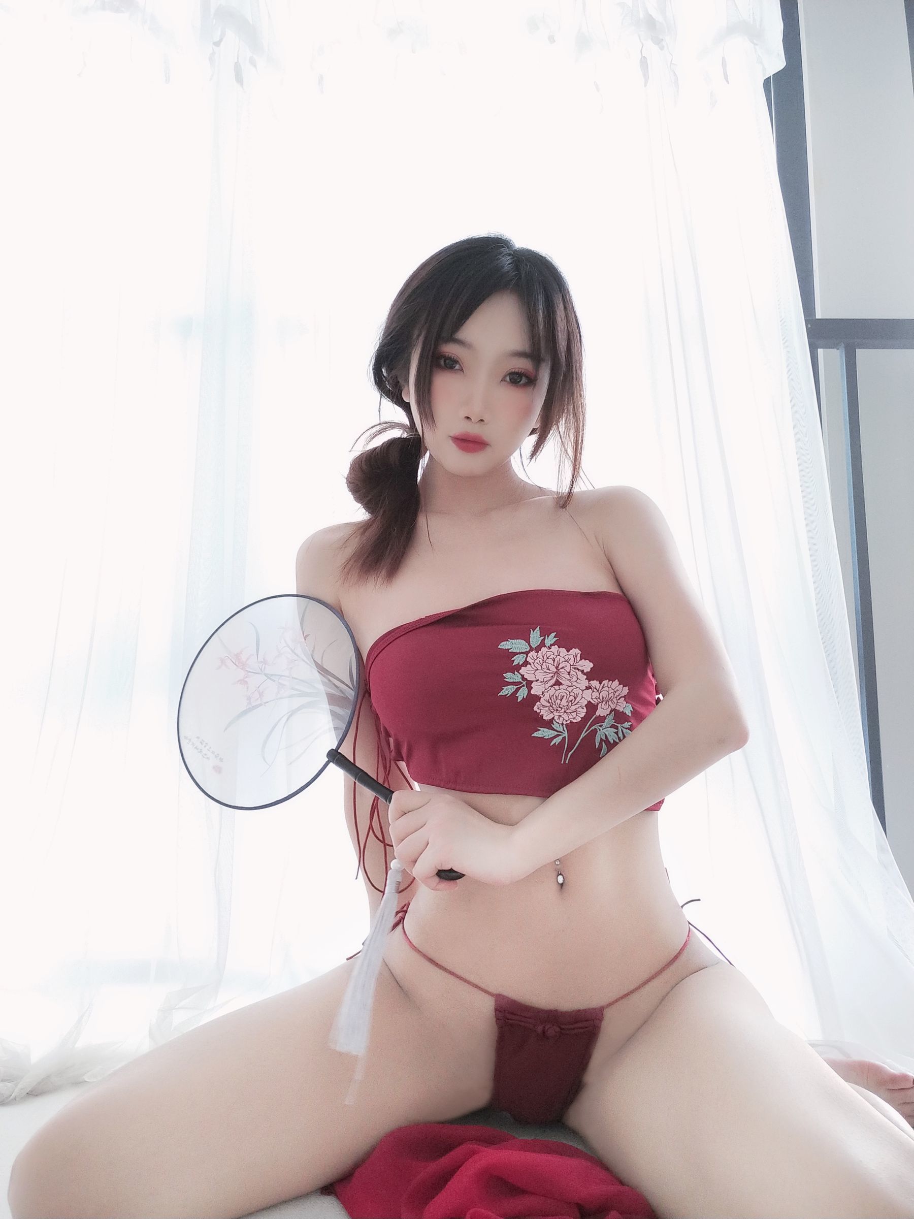 [网红COSER] 白嫩美少女鬼畜瑶 - 情趣红肚兜