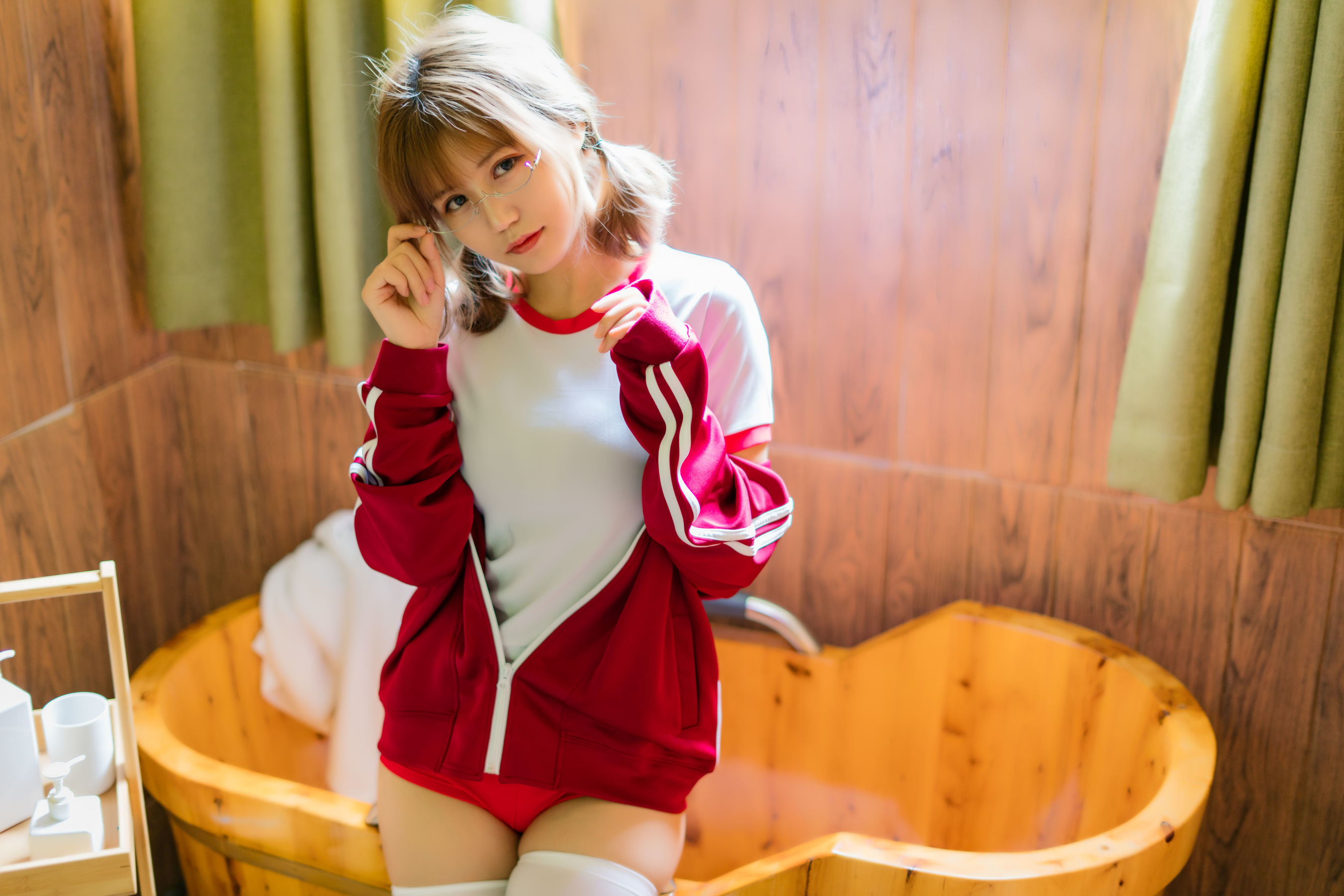 [网红COSER] 动漫博主小仓千代w - 红色体操服