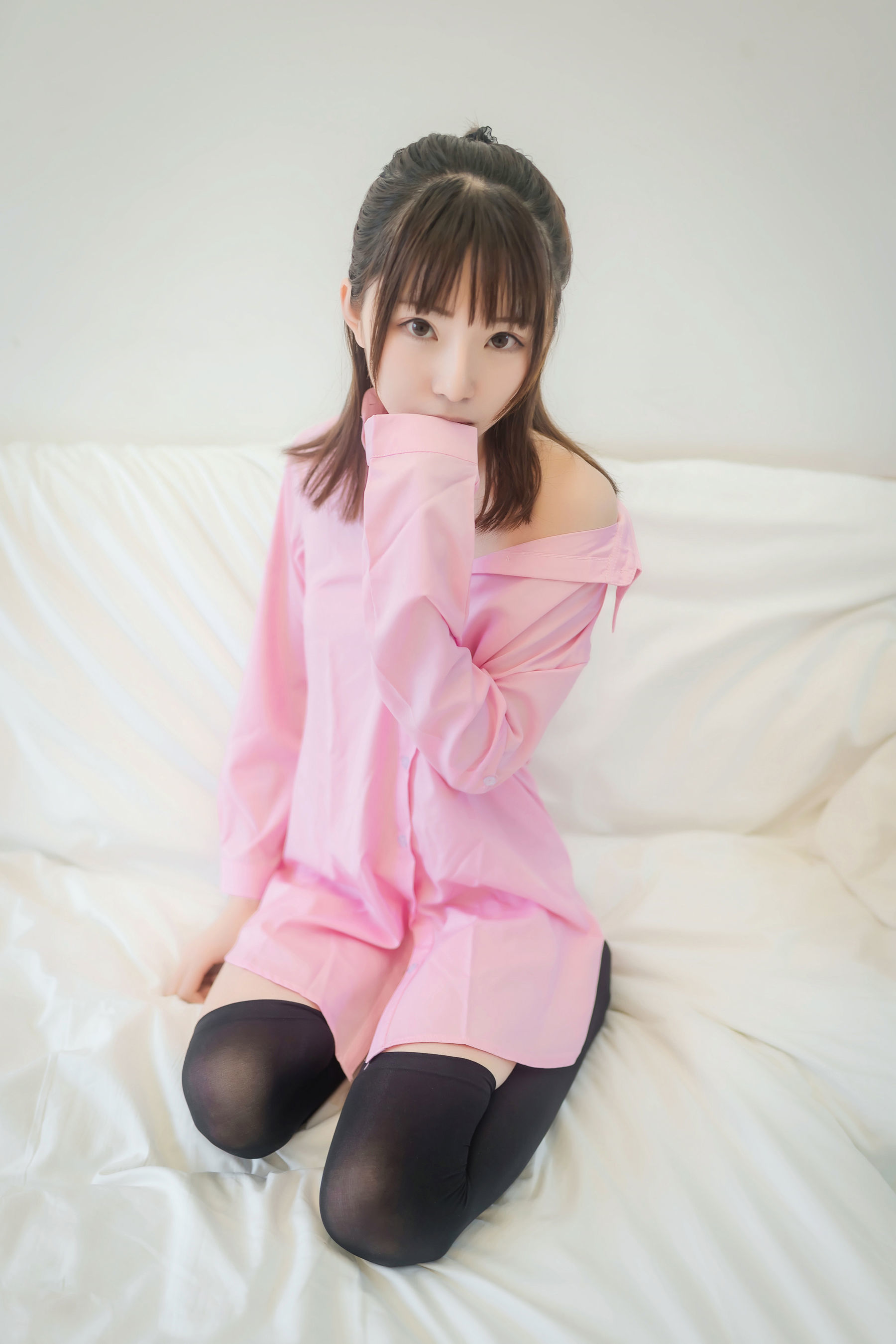 [网红COSER] 动漫博主Kitaro_绮太郎 - 粉色衬衫
