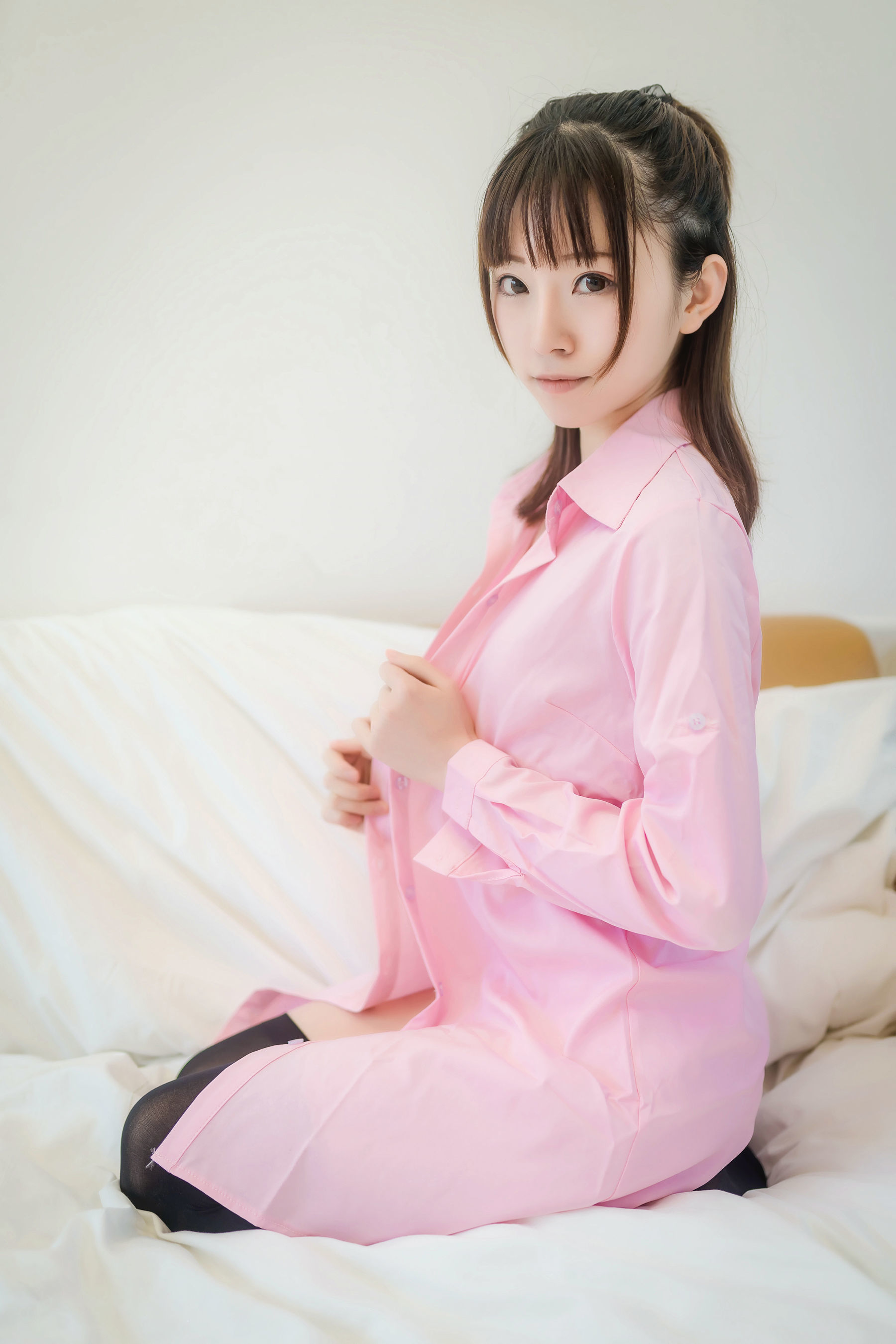 [网红COSER] 动漫博主Kitaro_绮太郎 - 粉色衬衫