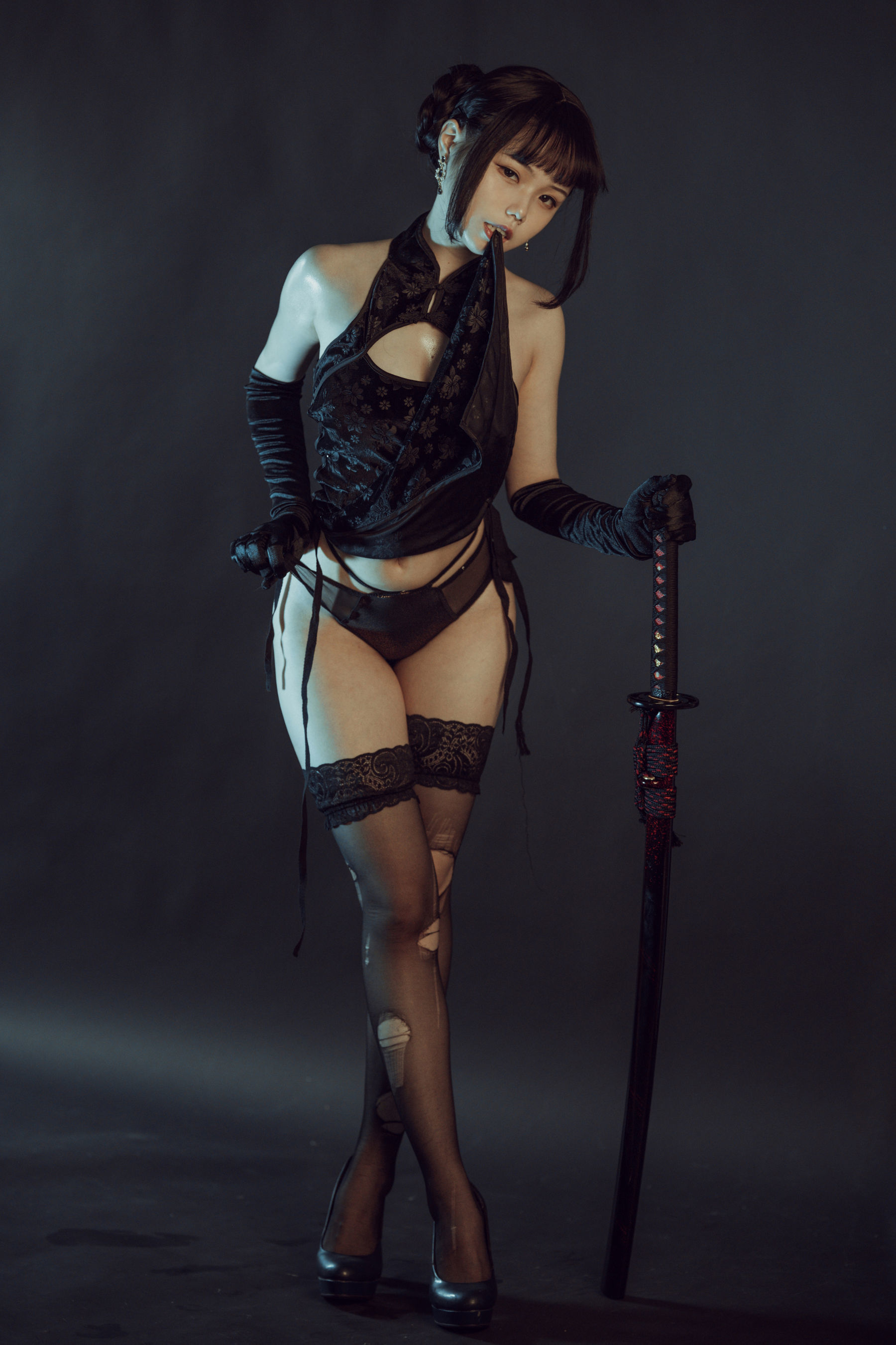 [网红COSER] 七月喵子 - 黑旗袍