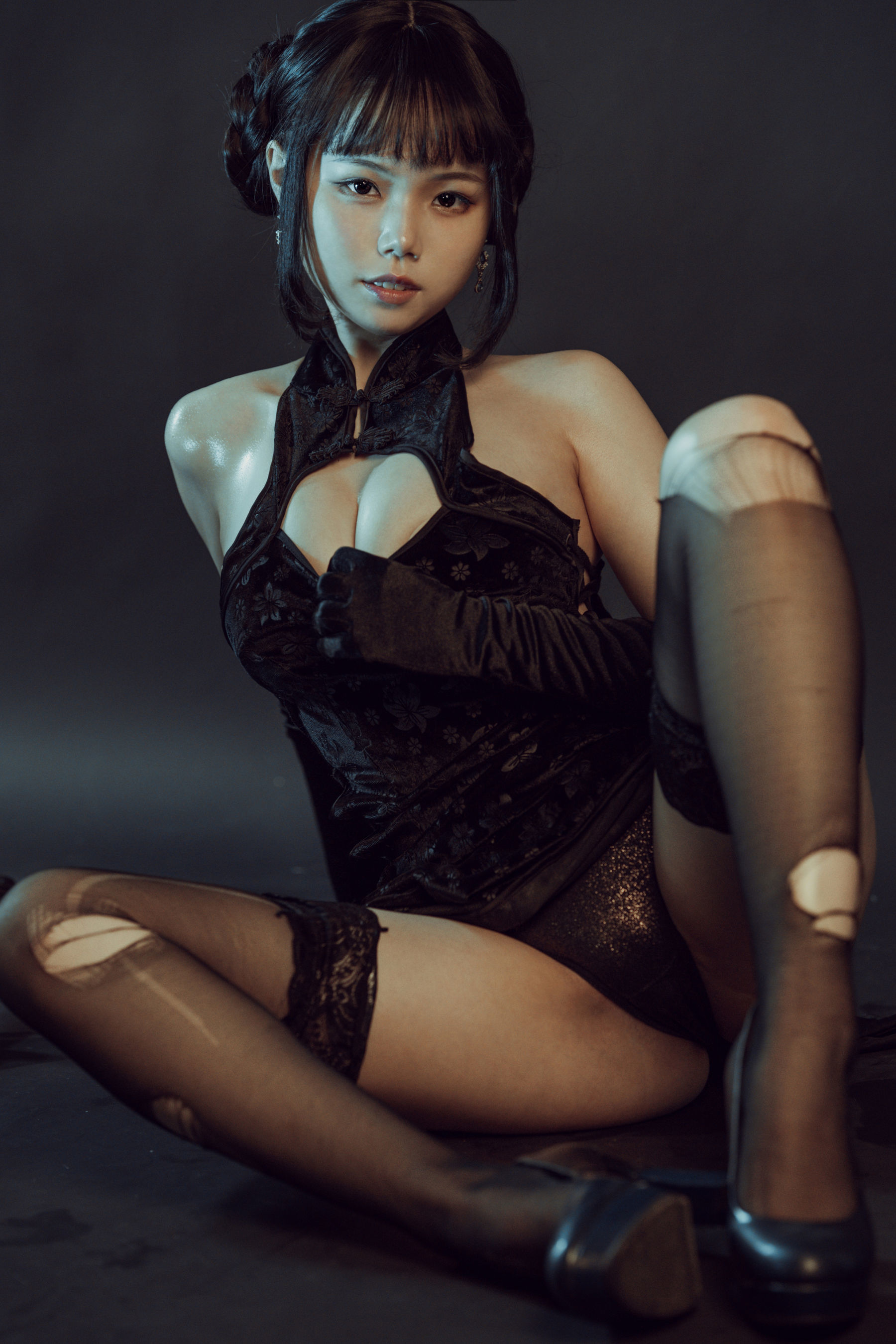 [网红COSER] 七月喵子 - 黑旗袍