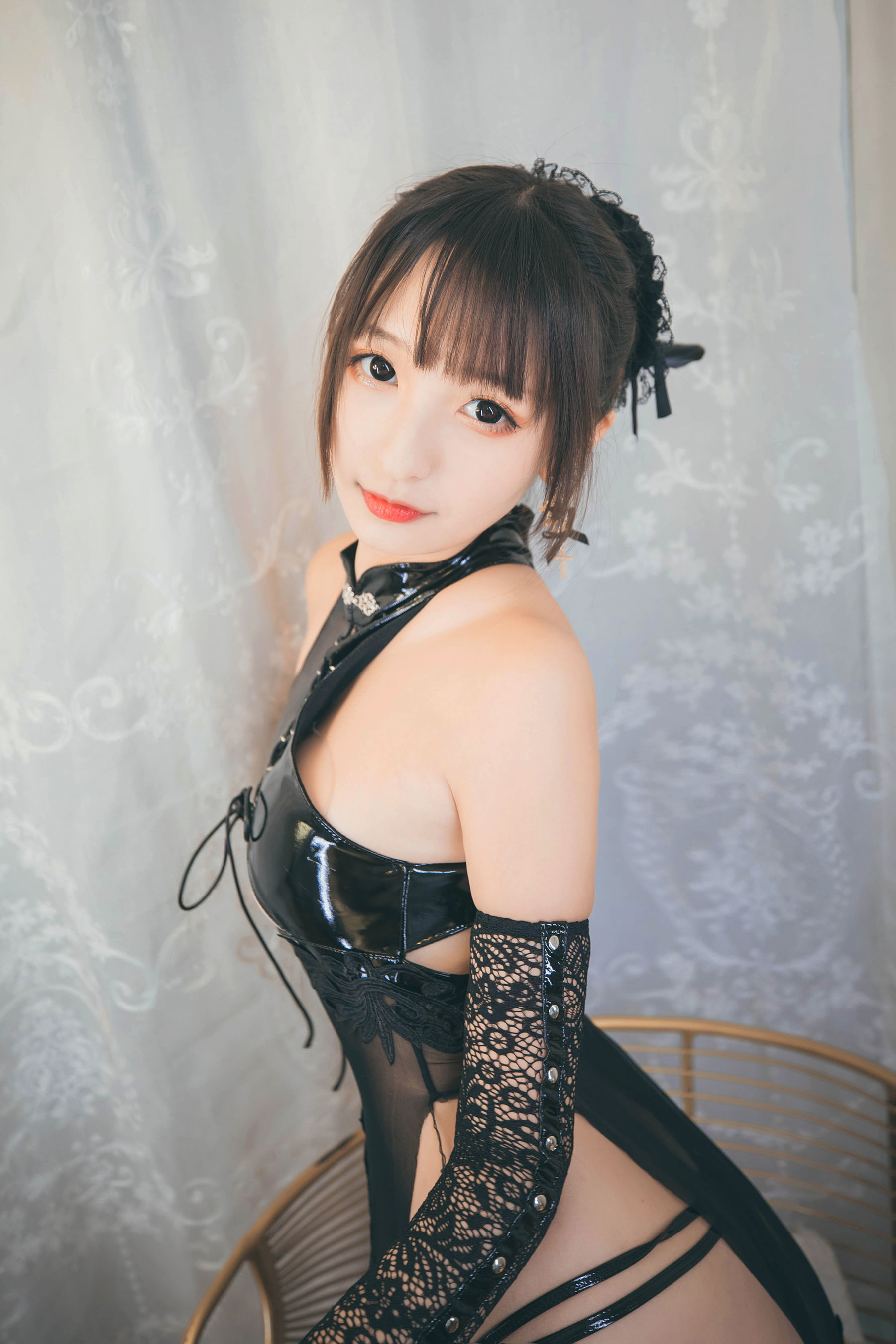 [网红COSER] 萝莉神楽坂真冬之風と月-黑旗袍