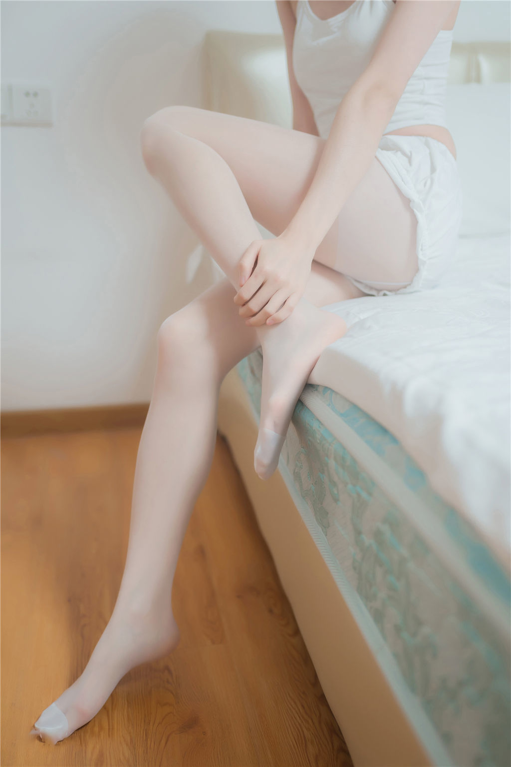 [网红COSER] 动漫博主Kitaro_绮太郎 - 白丝套装