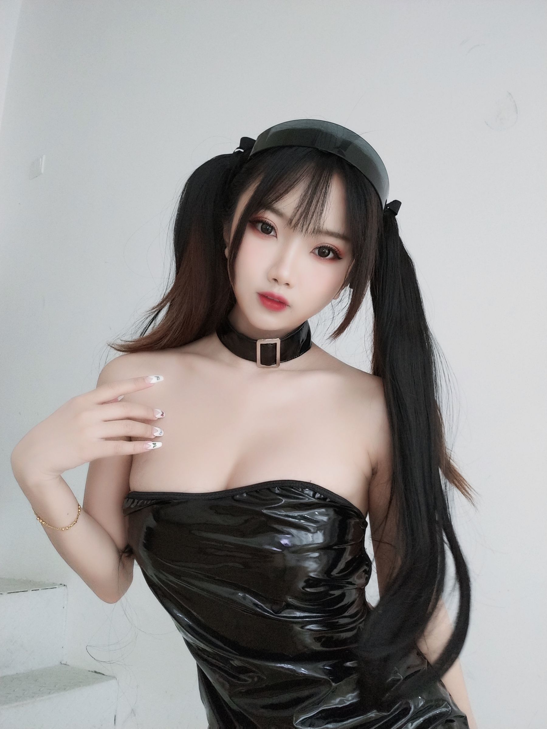 [网红COSER] 白嫩美少女鬼畜瑶 - 胶衣