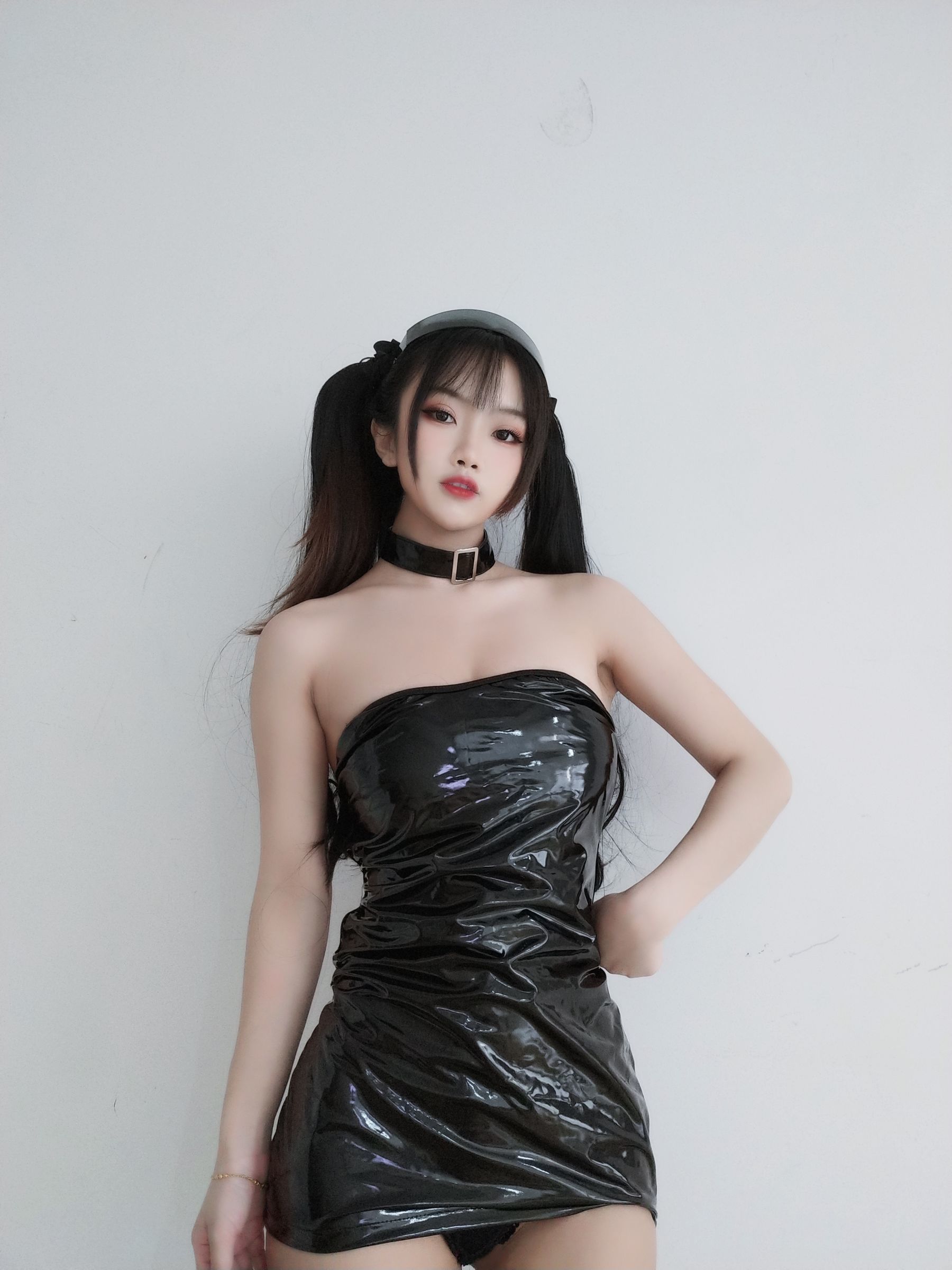 [网红COSER] 白嫩美少女鬼畜瑶 - 胶衣