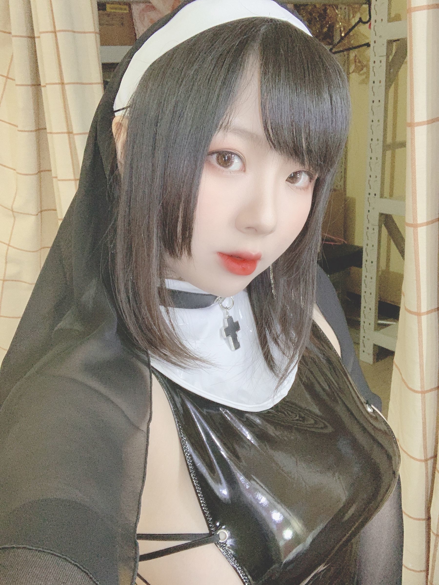 [网红COSER] 皮皮奶可可爱了啦 - 系带修女