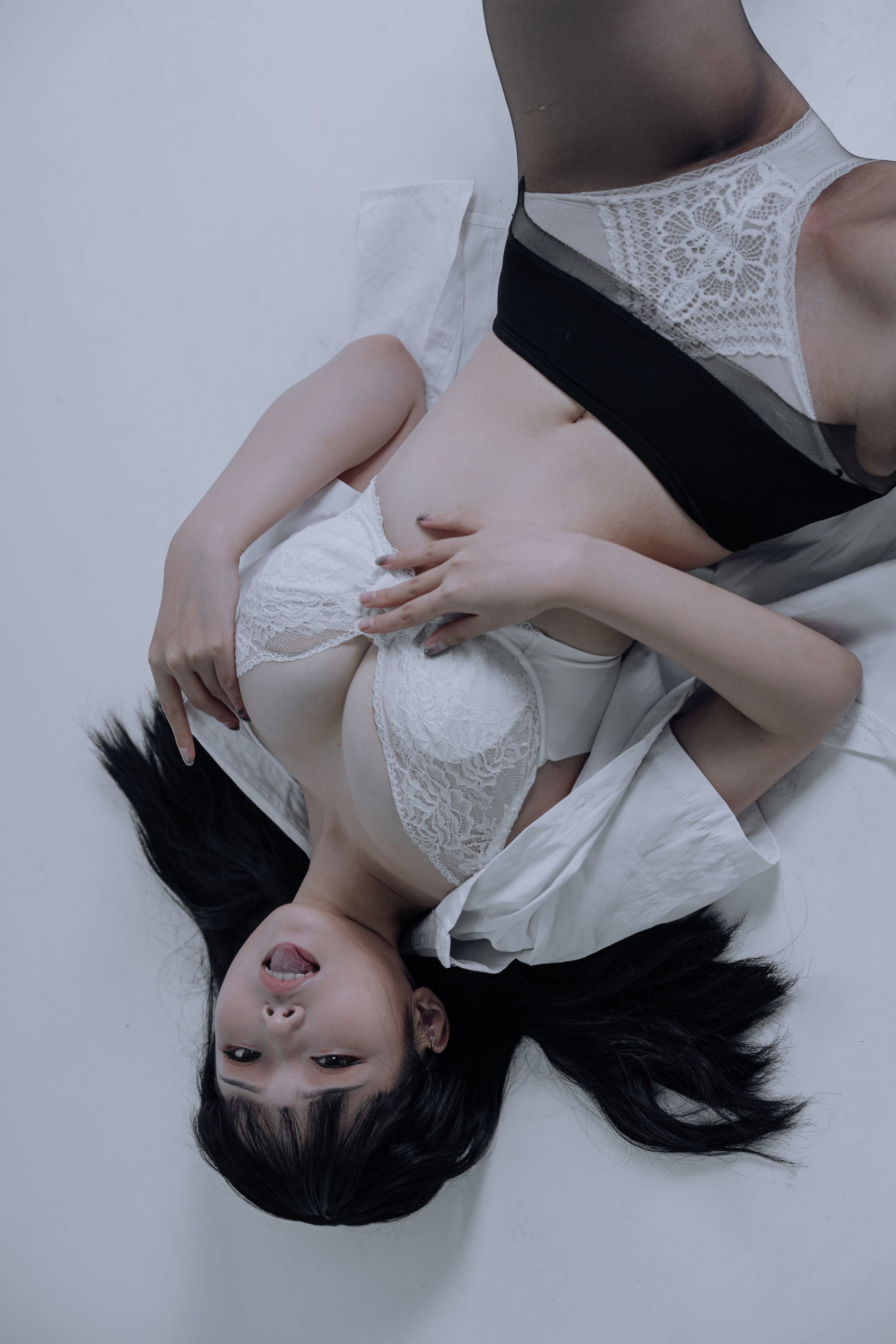 [网红COSER] 七月喵子 - JK黑丝