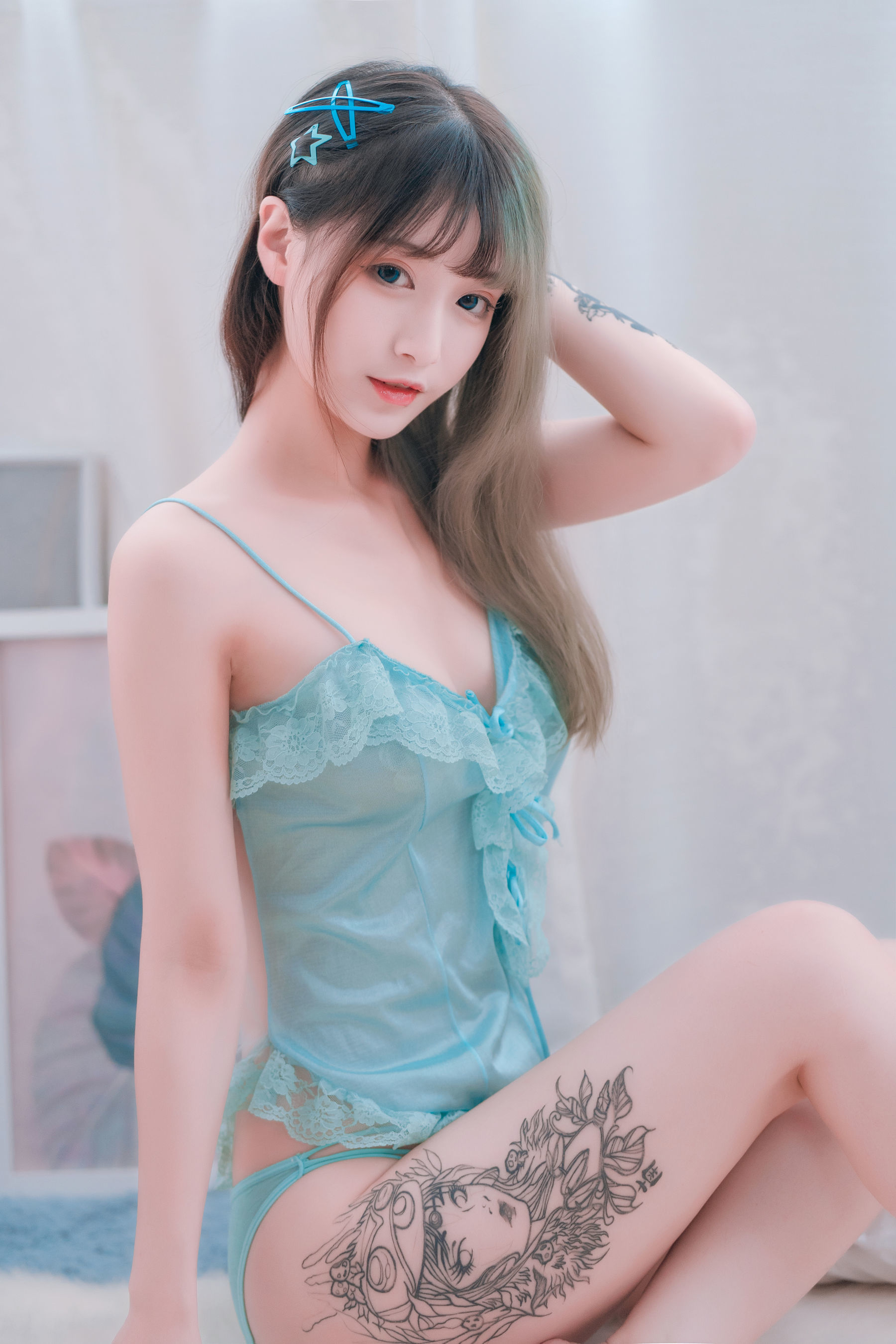 [网红COSER] 动漫博主铁板烧鬼舞w - 露背