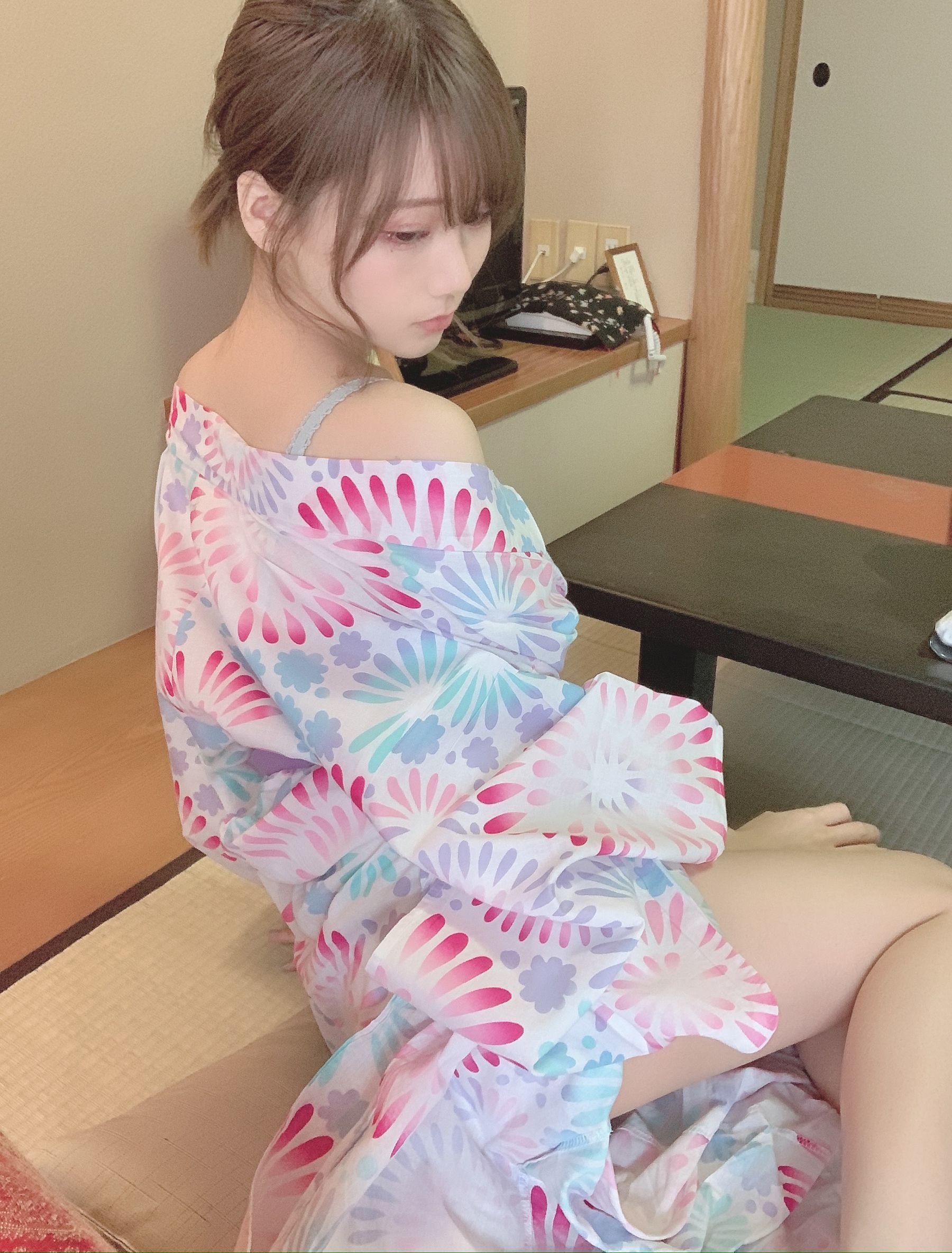 [网红COSER] 日本甜美COSERけんけん[fantia] 2020.06 花火柄浴衣②(′∩ω・｀)ﾁﾗｯ!!