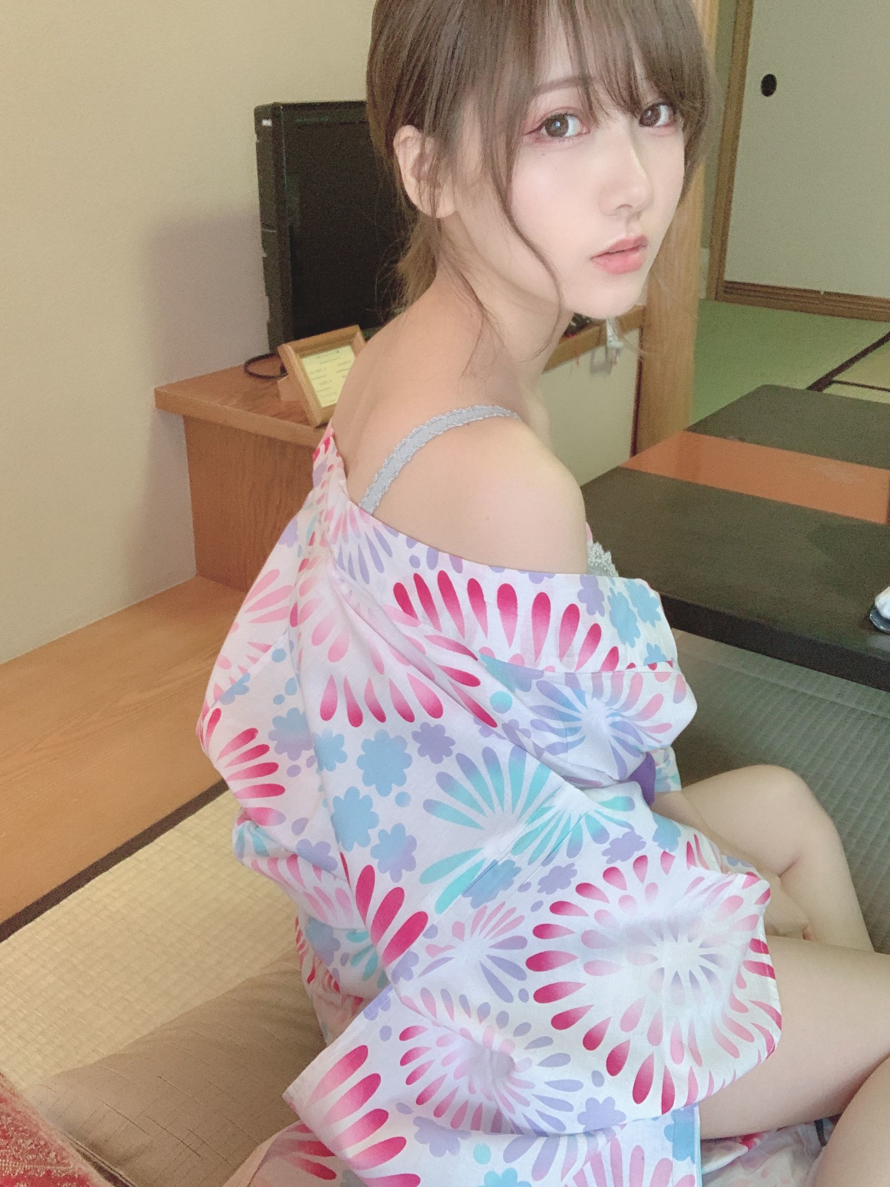 [网红COSER] 日本甜美COSERけんけん[fantia] 2020.06 花火柄浴衣②(′∩ω・｀)ﾁﾗｯ!!