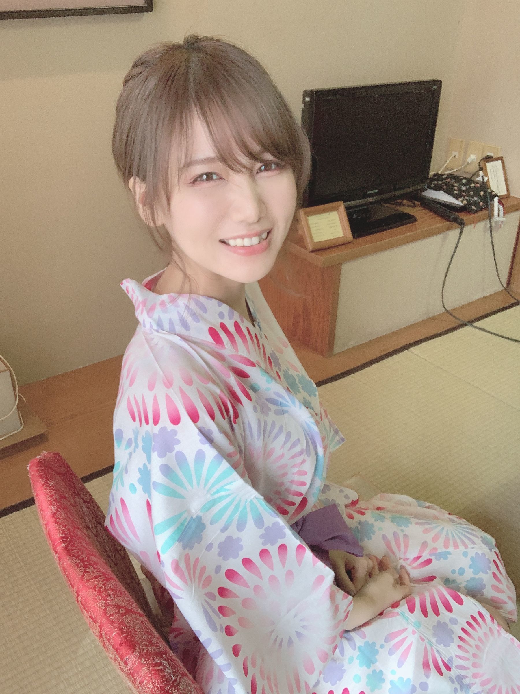 [网红COSER] 日本甜美COSERけんけん[fantia] 2020.06 花火柄浴衣②(′∩ω・｀)ﾁﾗｯ!!