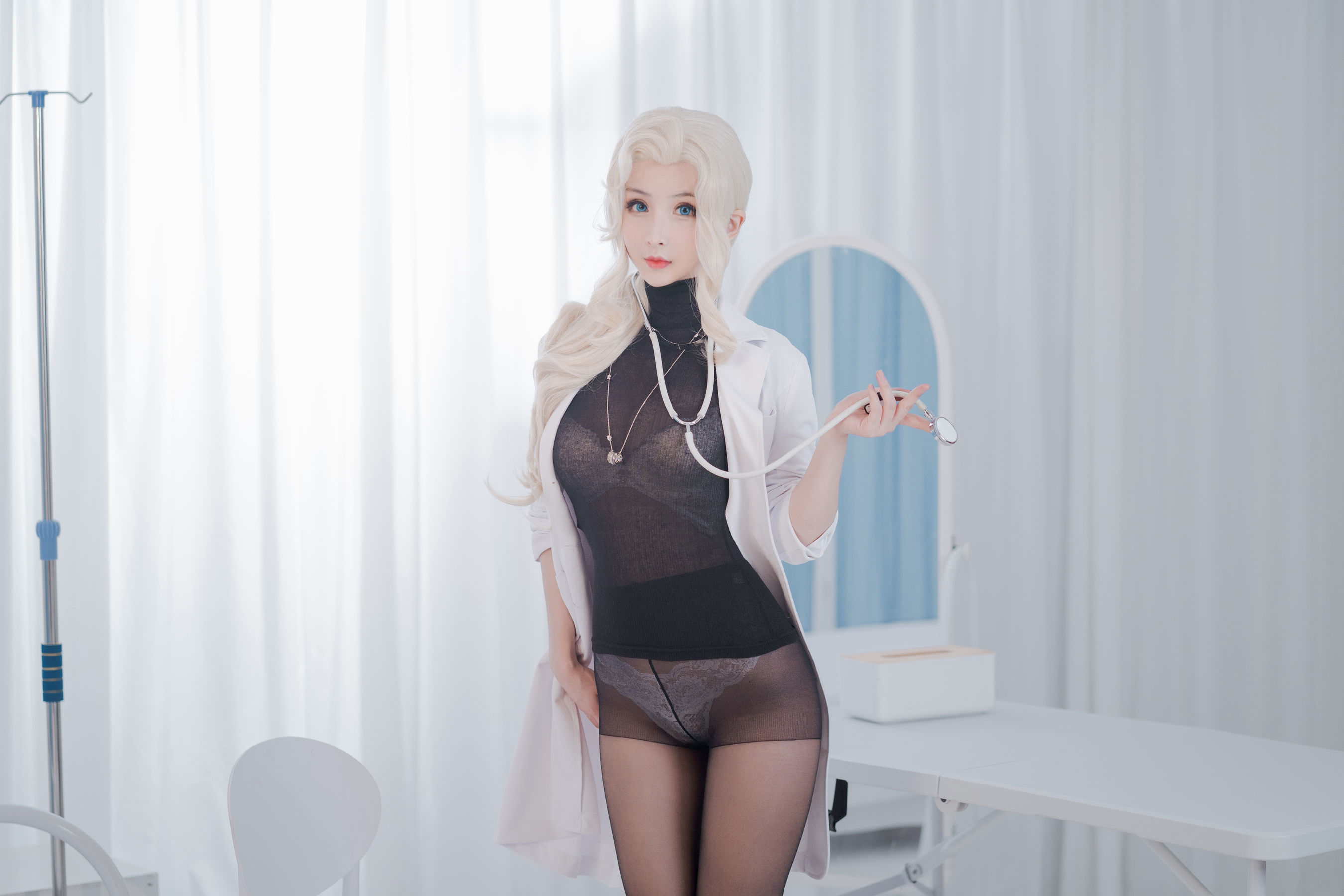 [网红COSER] COS福利rioko凉凉子 - 透视装的校医大姐姐